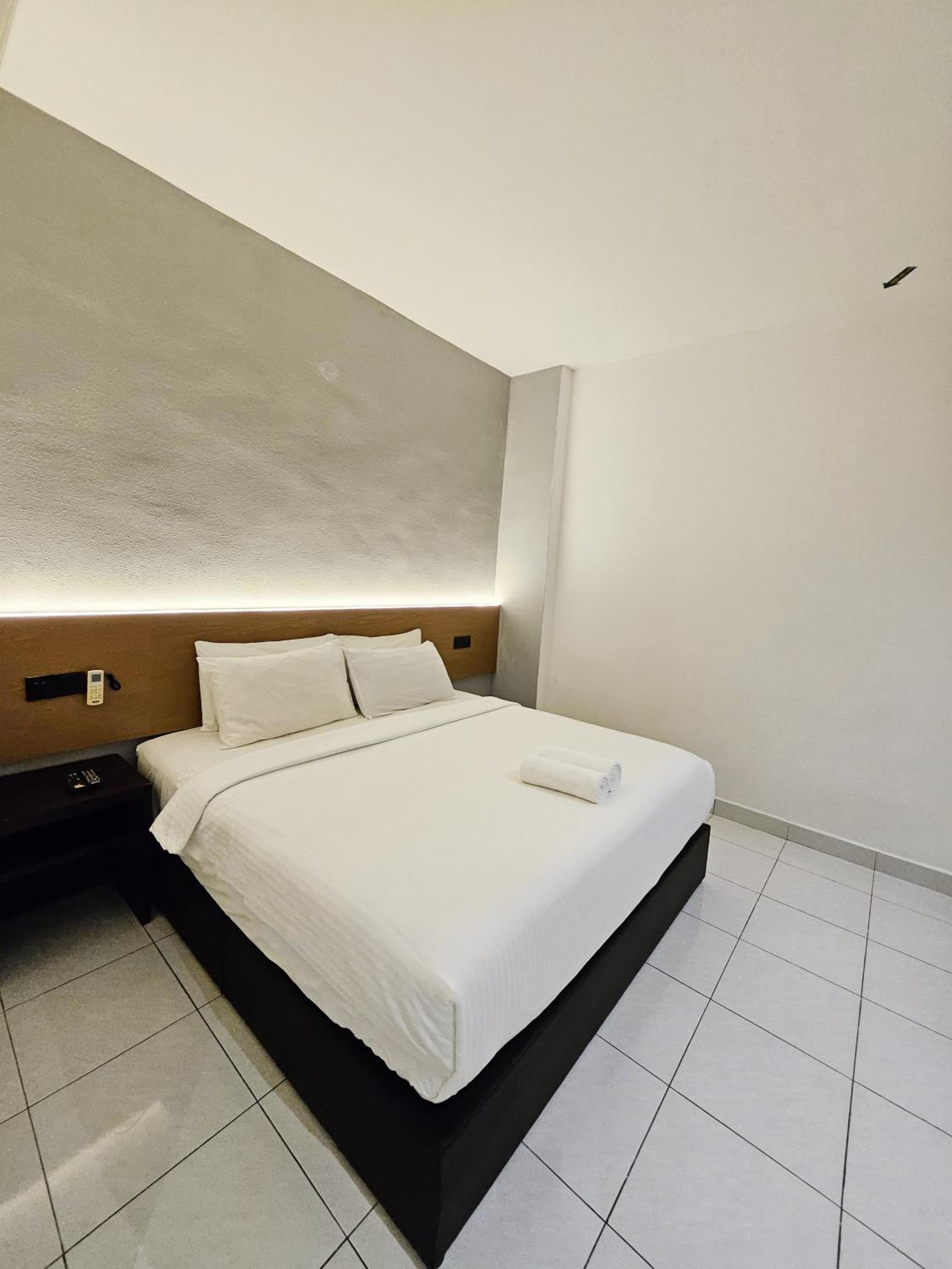 Standard King Room - Photo 5