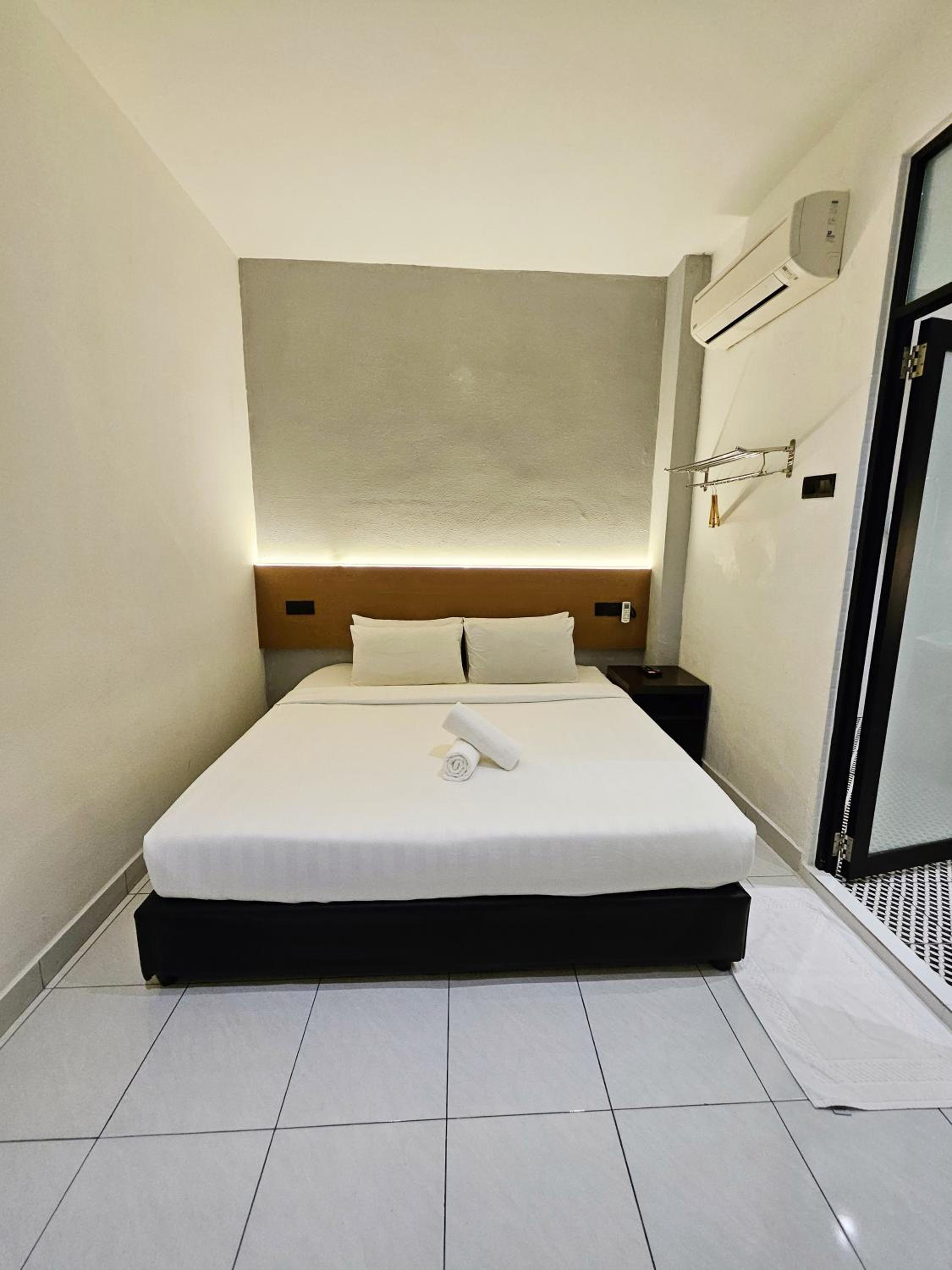 Standard King Room - Photo 4