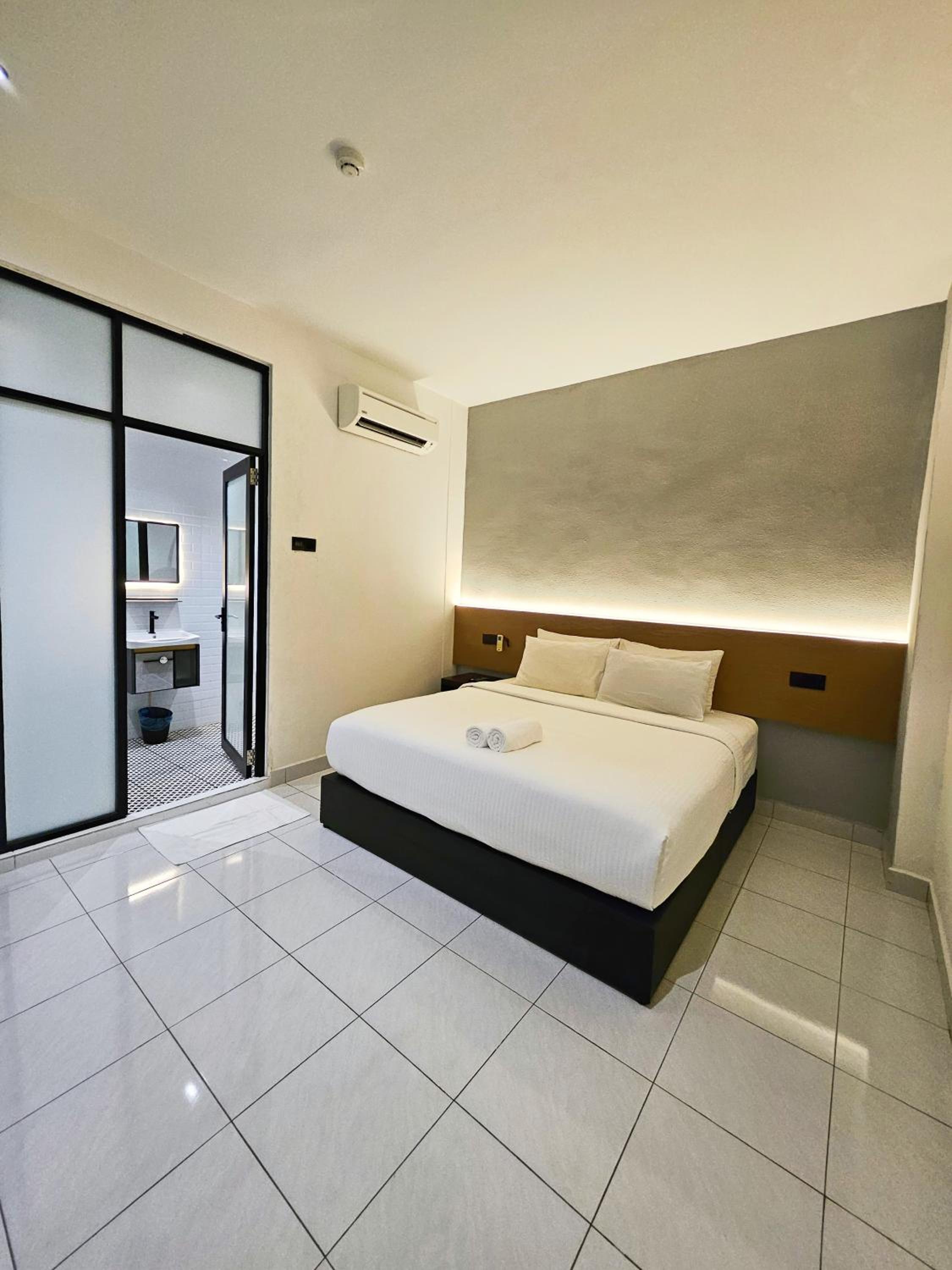 Standard King Room - Photo 3
