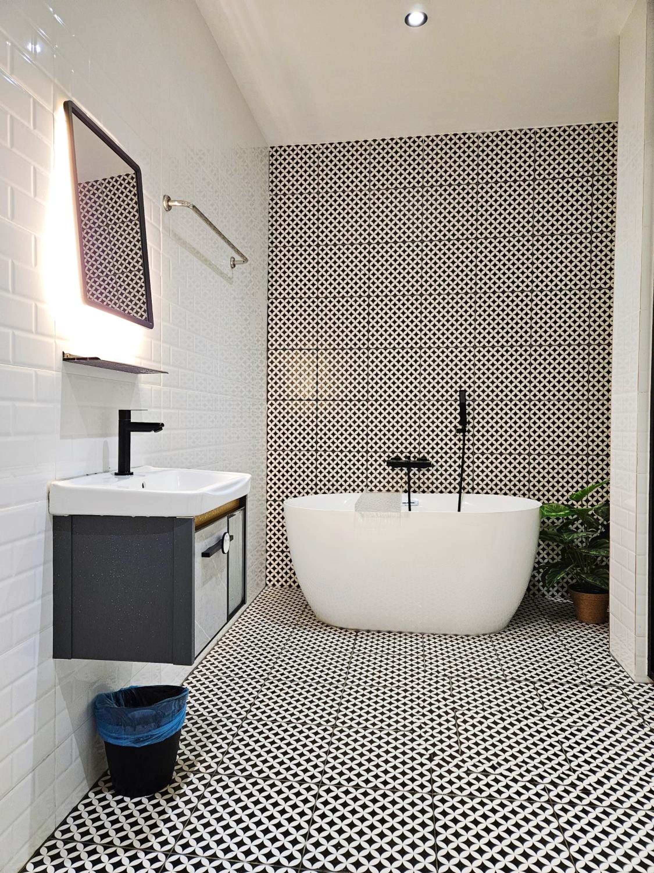 Standard King Room - Photo 20