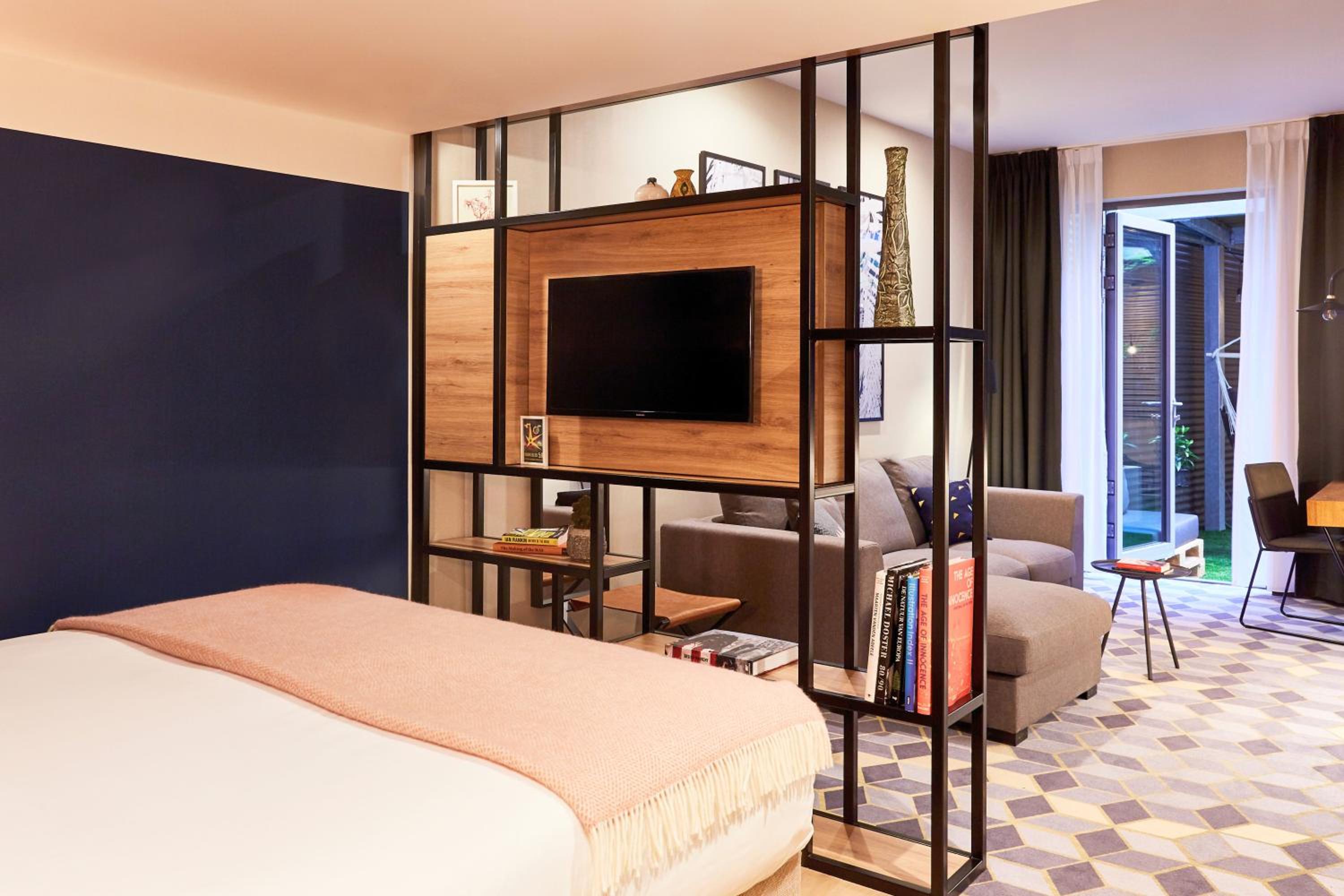 Standard Double Room with Courtyard View - Photo 11