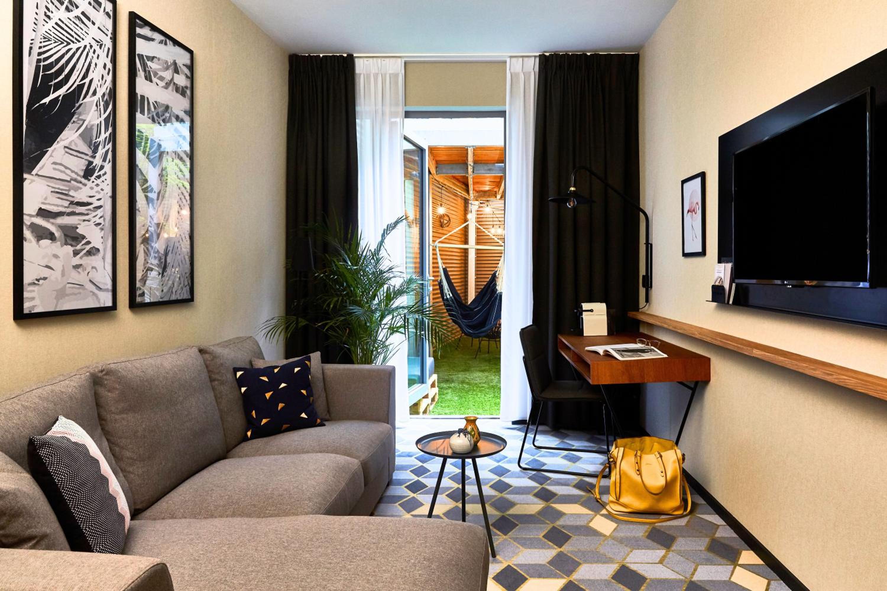 Standard Double Room with Courtyard View - Photo 12