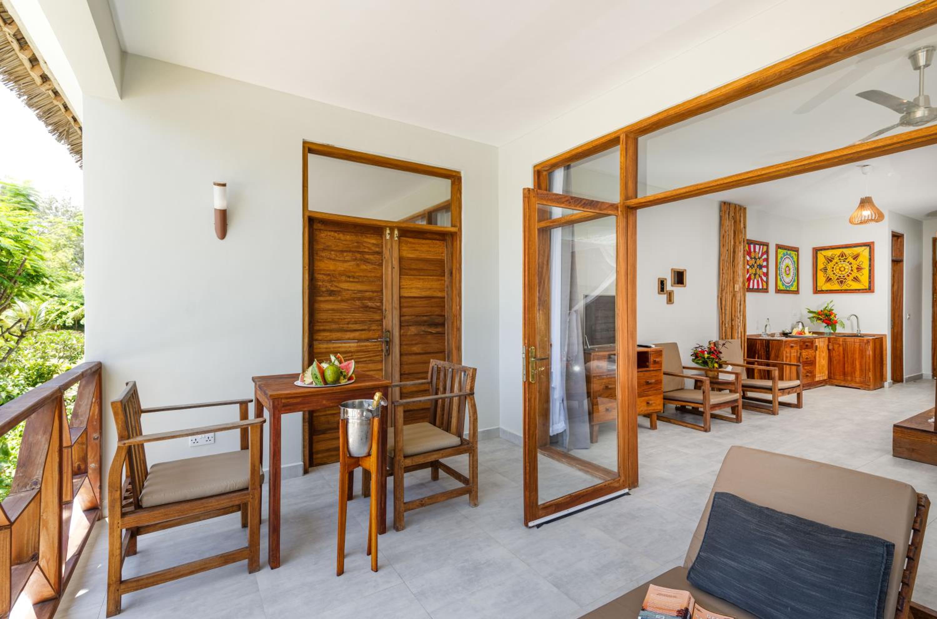 Deluxe Double Room with Balcony - Photo 4