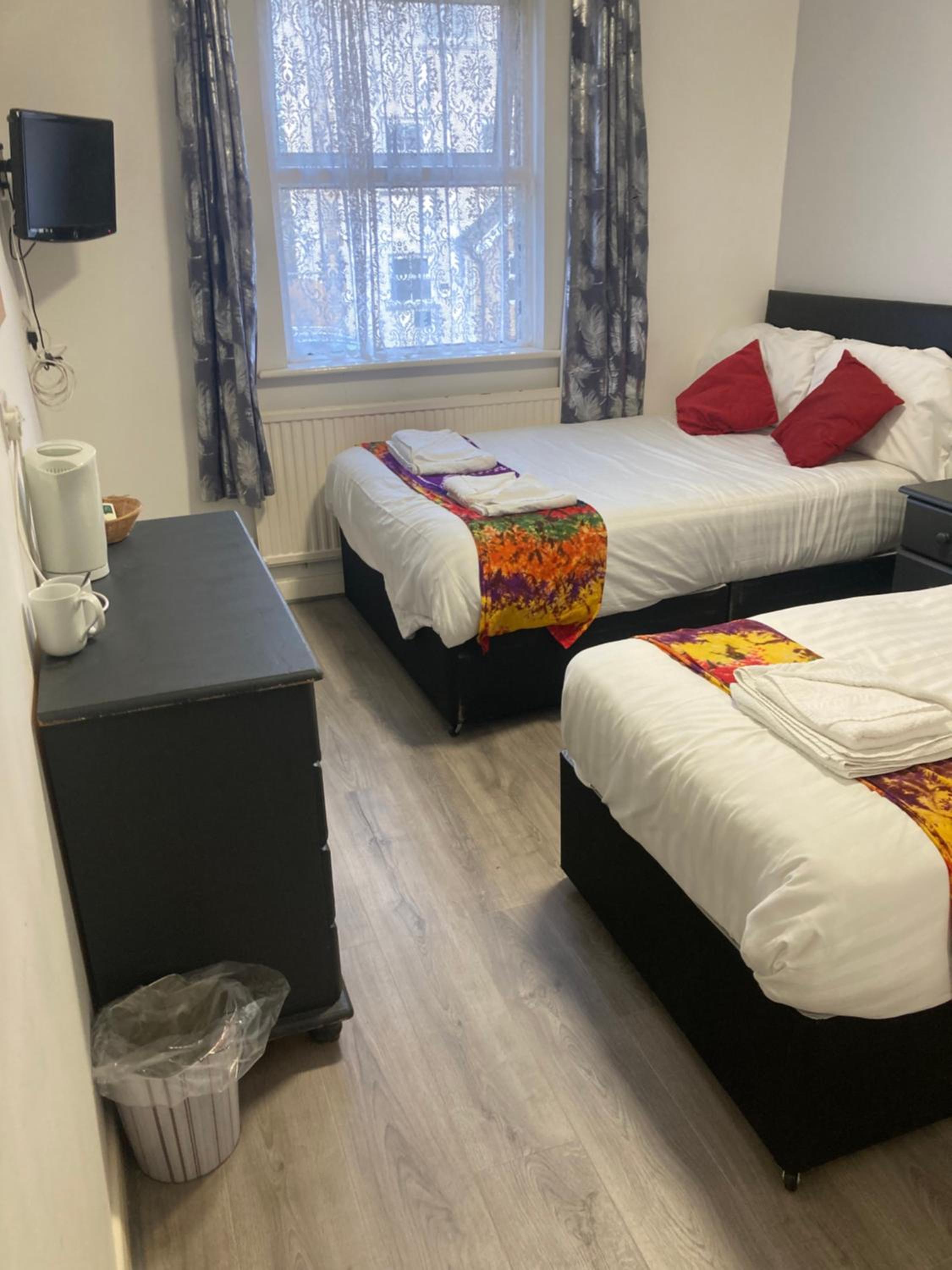 Standard Twin Room - Photo 1