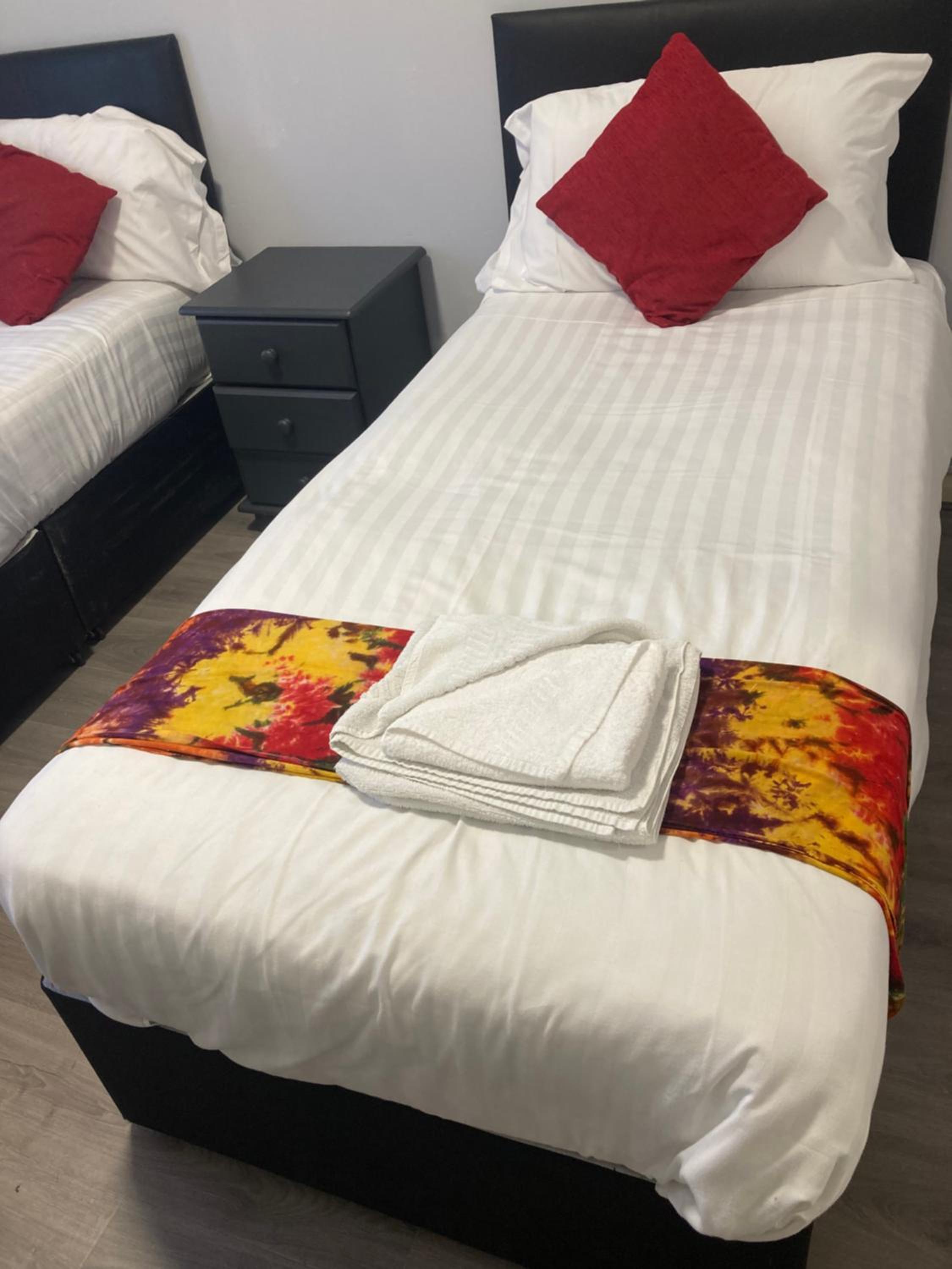 Standard Twin Room - Photo 9