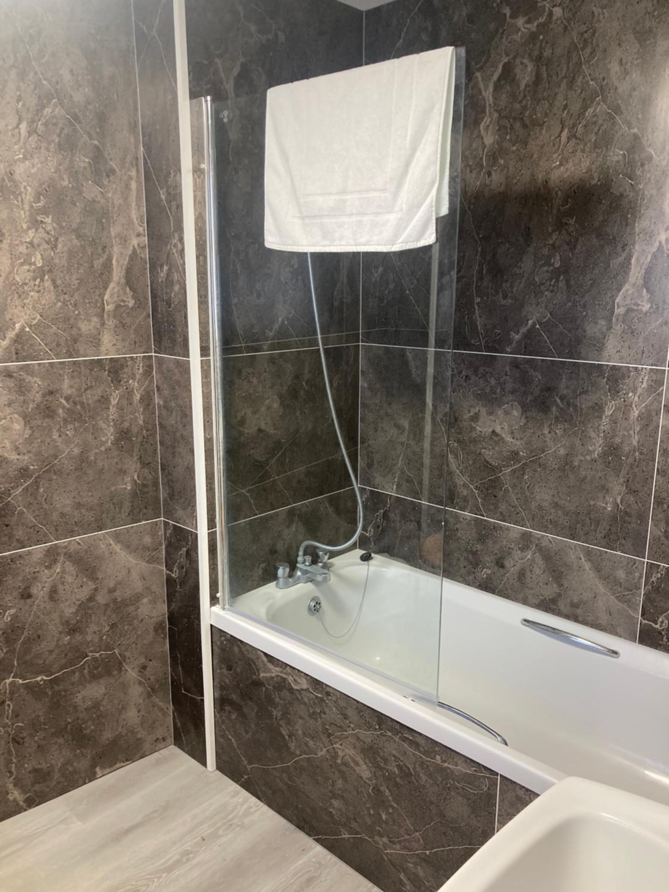 Standard Twin Room - Photo 6