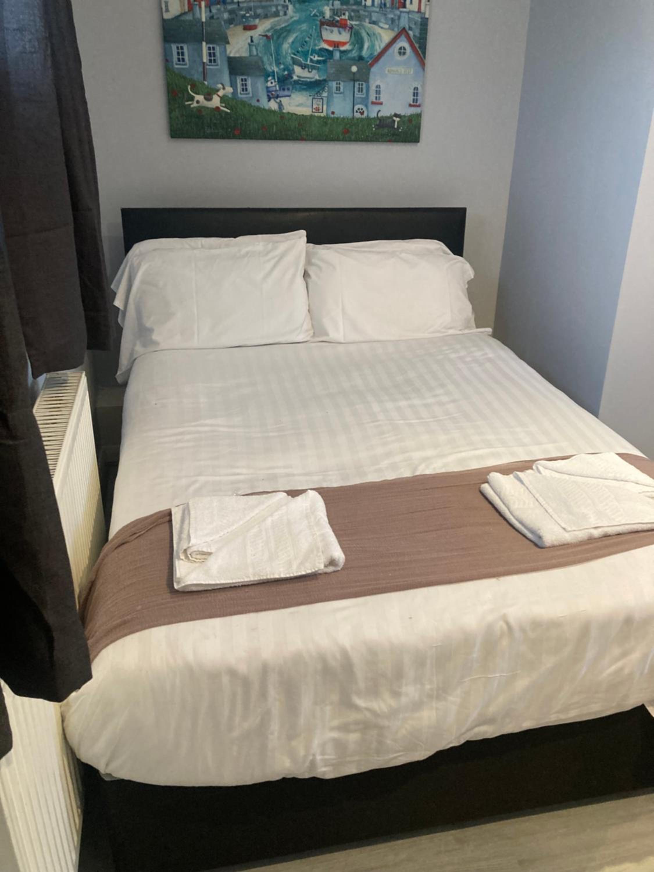 Twin Room - Photo 9