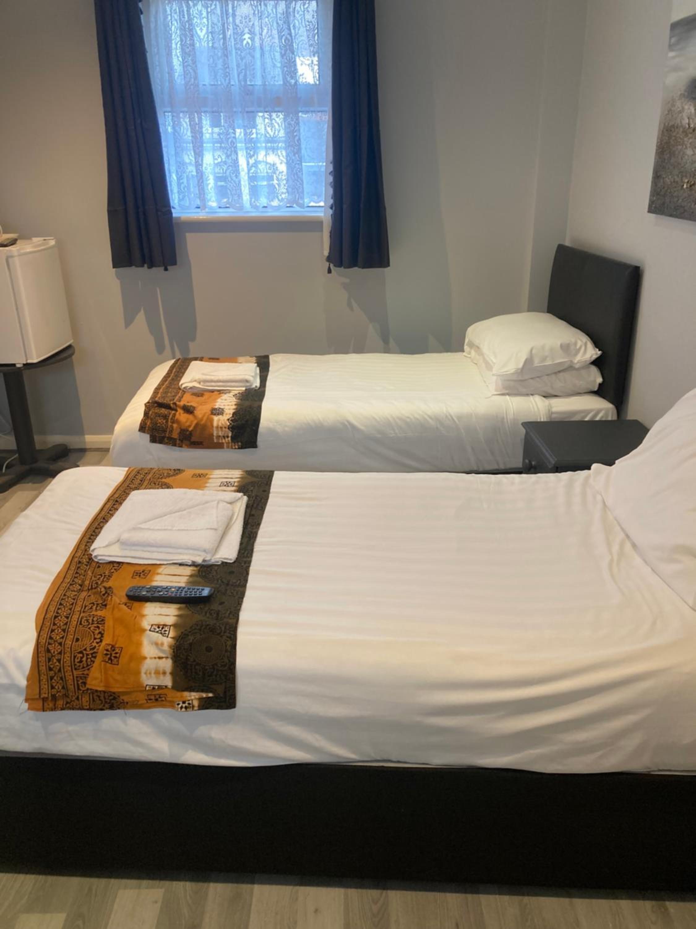 Twin Room - Photo 8