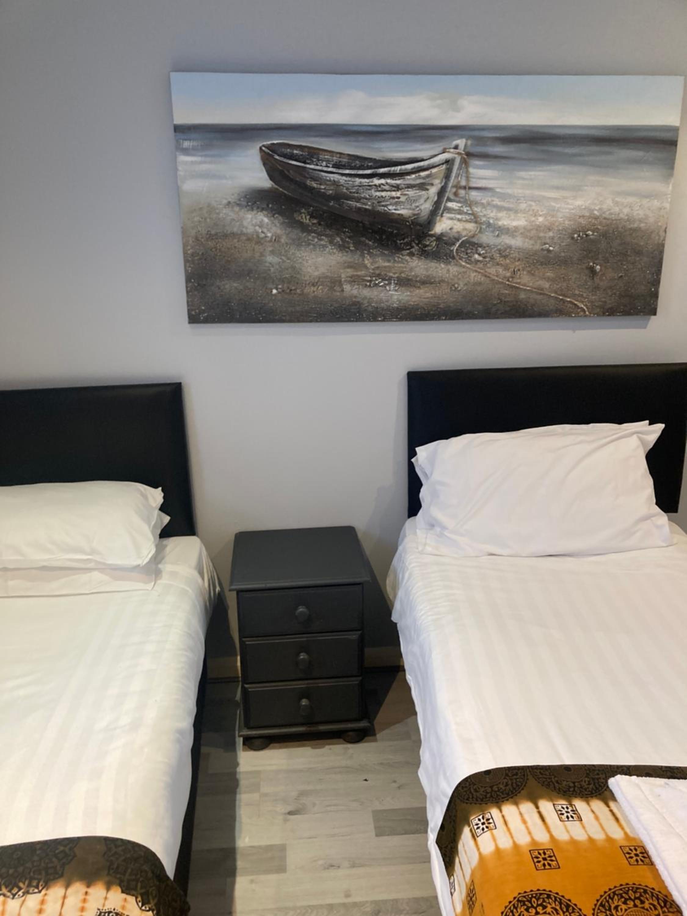 Twin Room - Photo 7