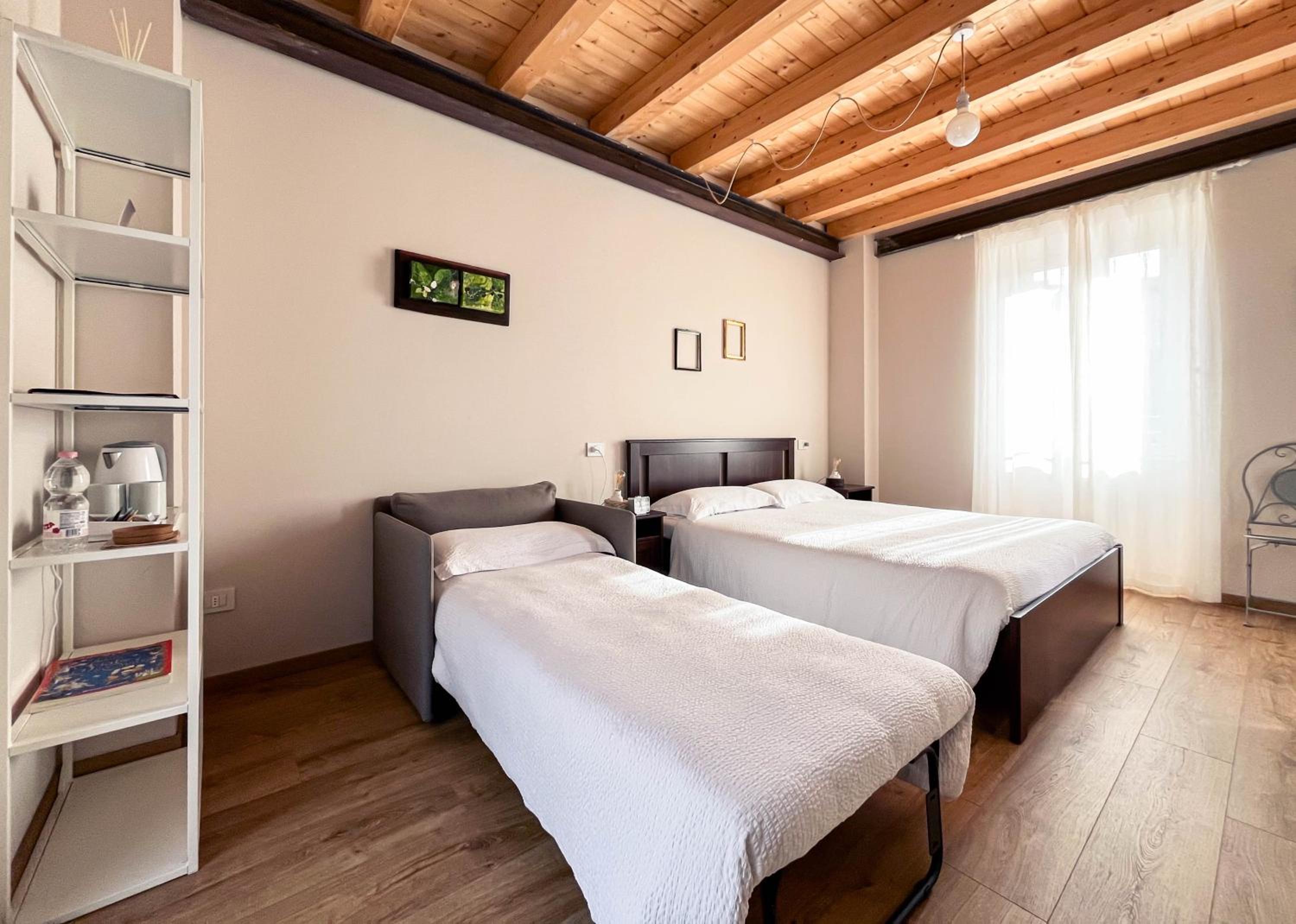Double Room with Private Bathroom photo 2