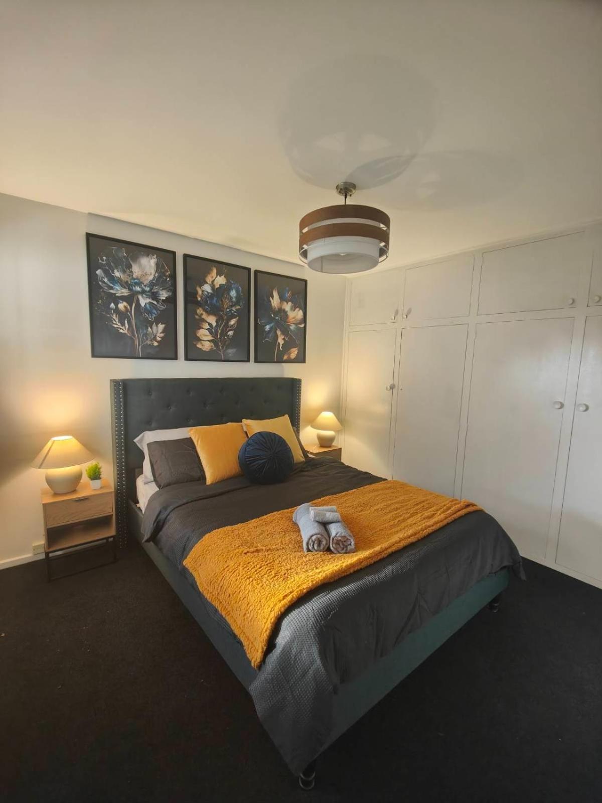 Three-Bedroom House photo 2