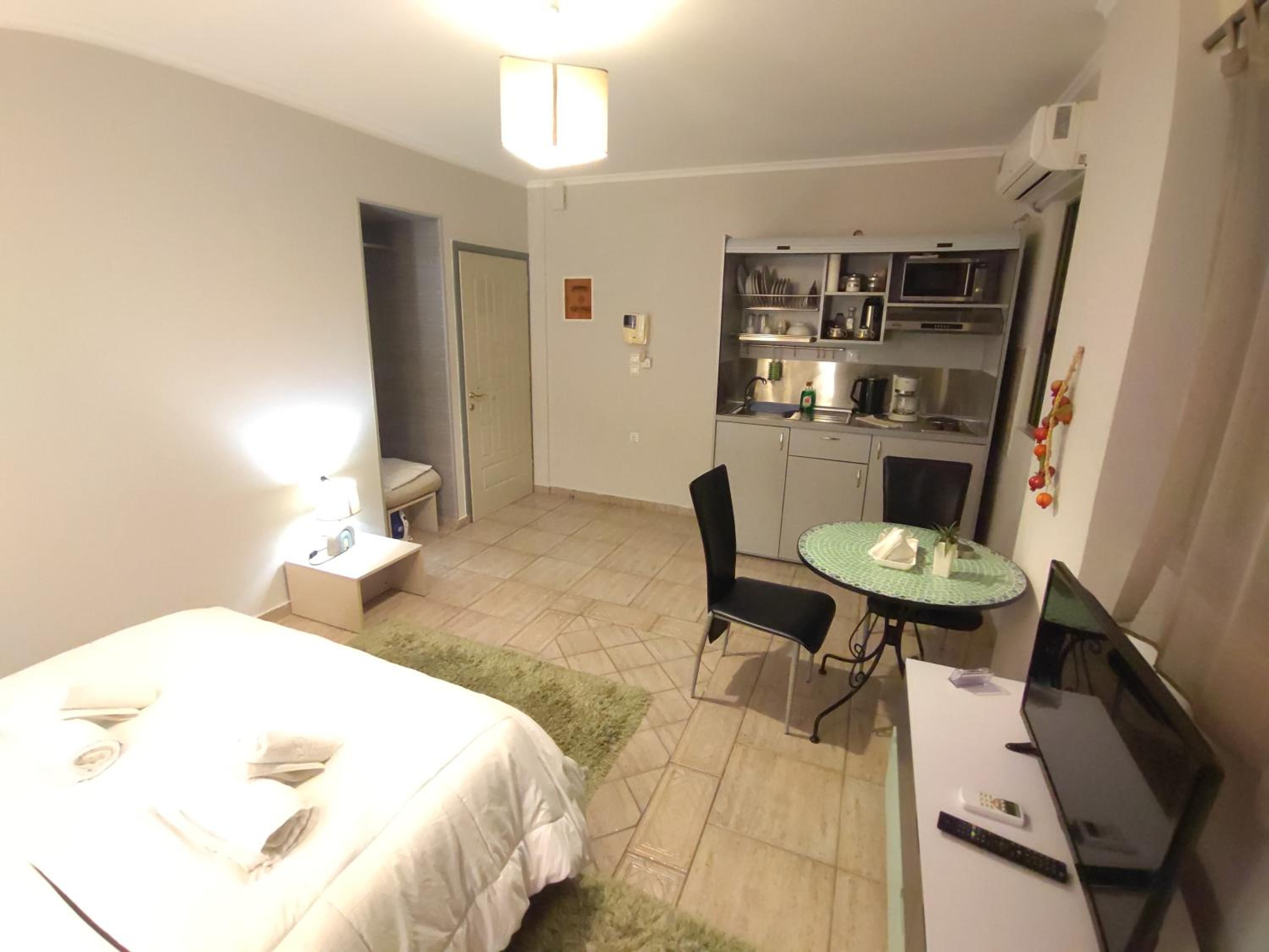 Studio Apartment - Photo 11