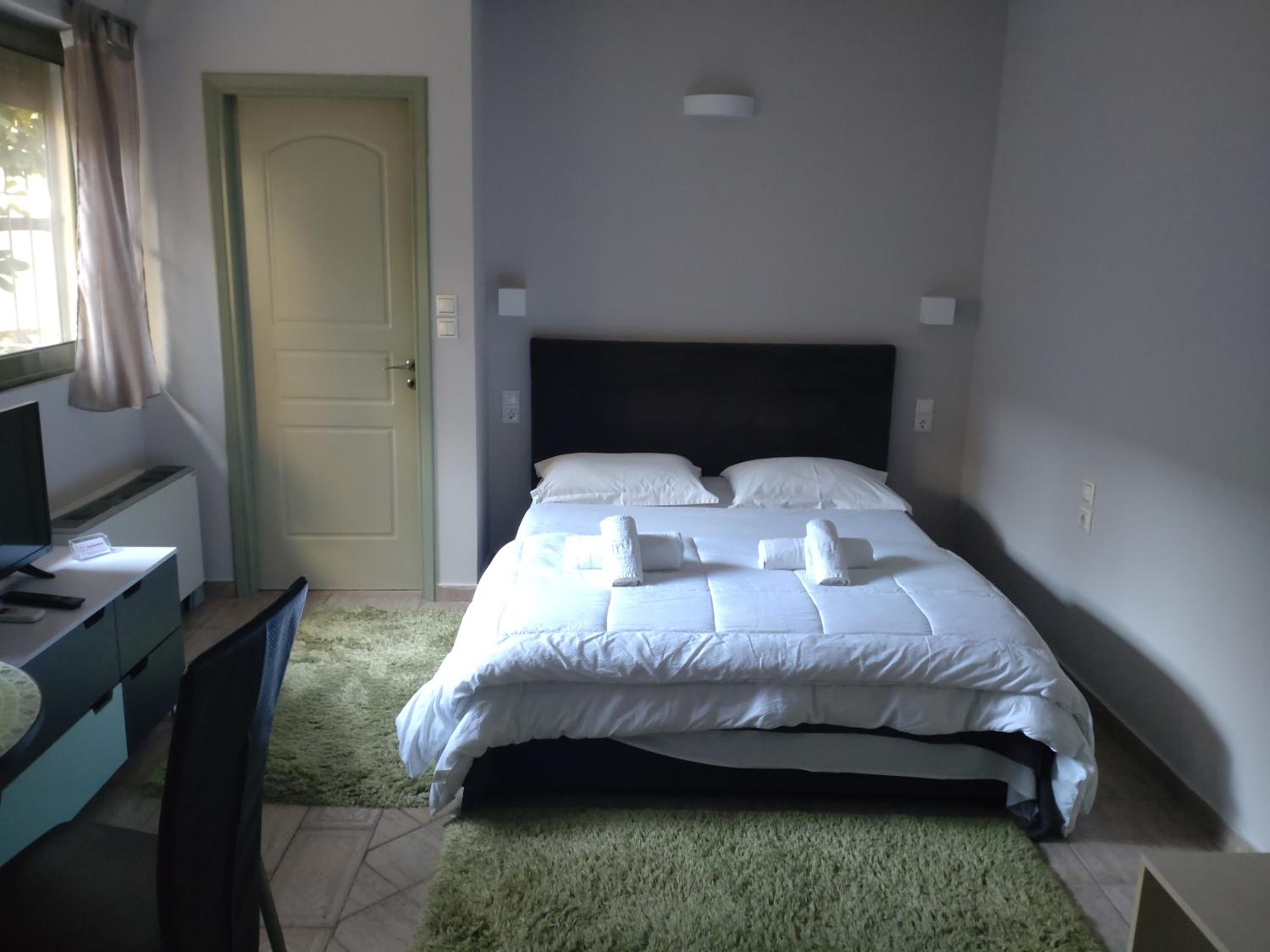 Studio Apartment - Photo 14
