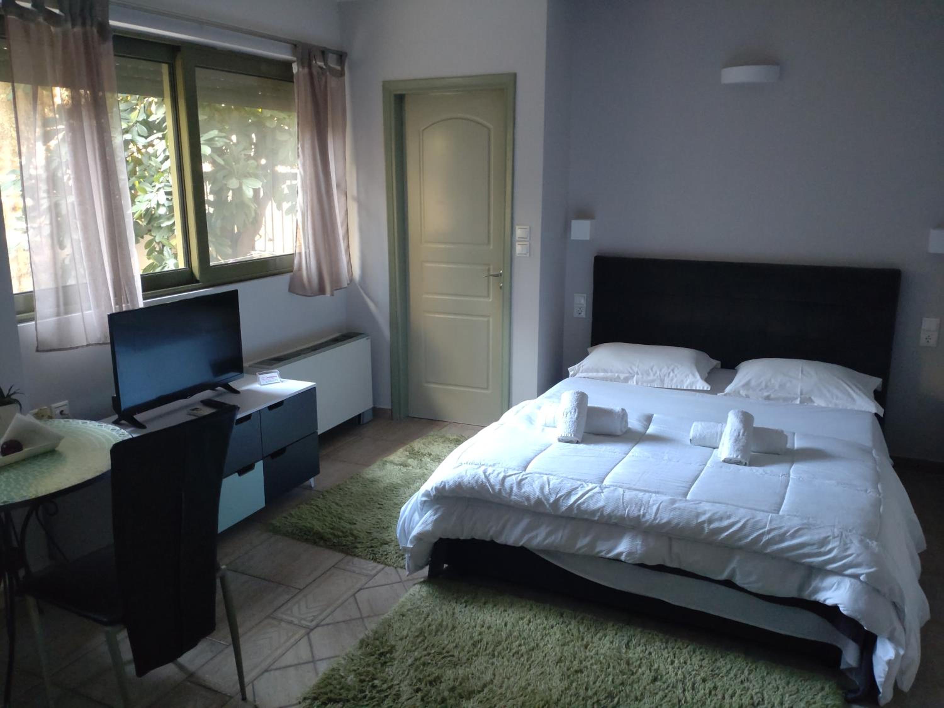 Studio Apartment - Photo 15