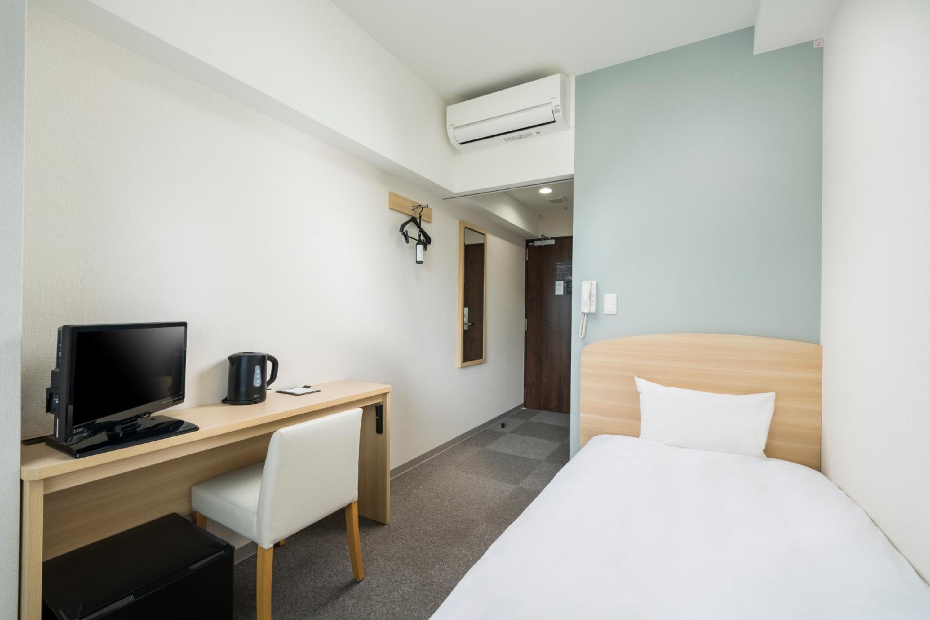 Single Room - Smoking photo 1
