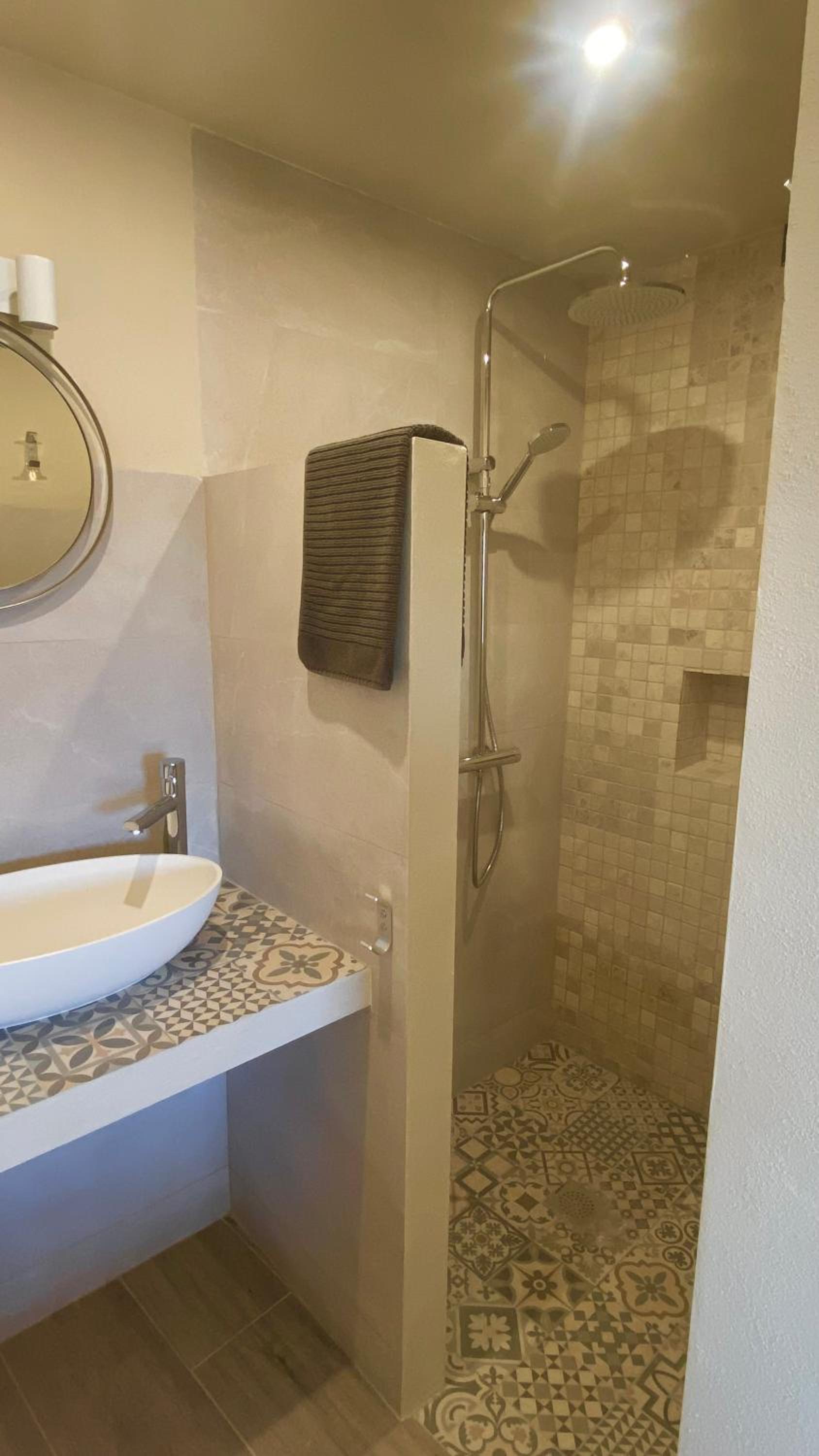 Deluxe Double Room with Shower photo 2