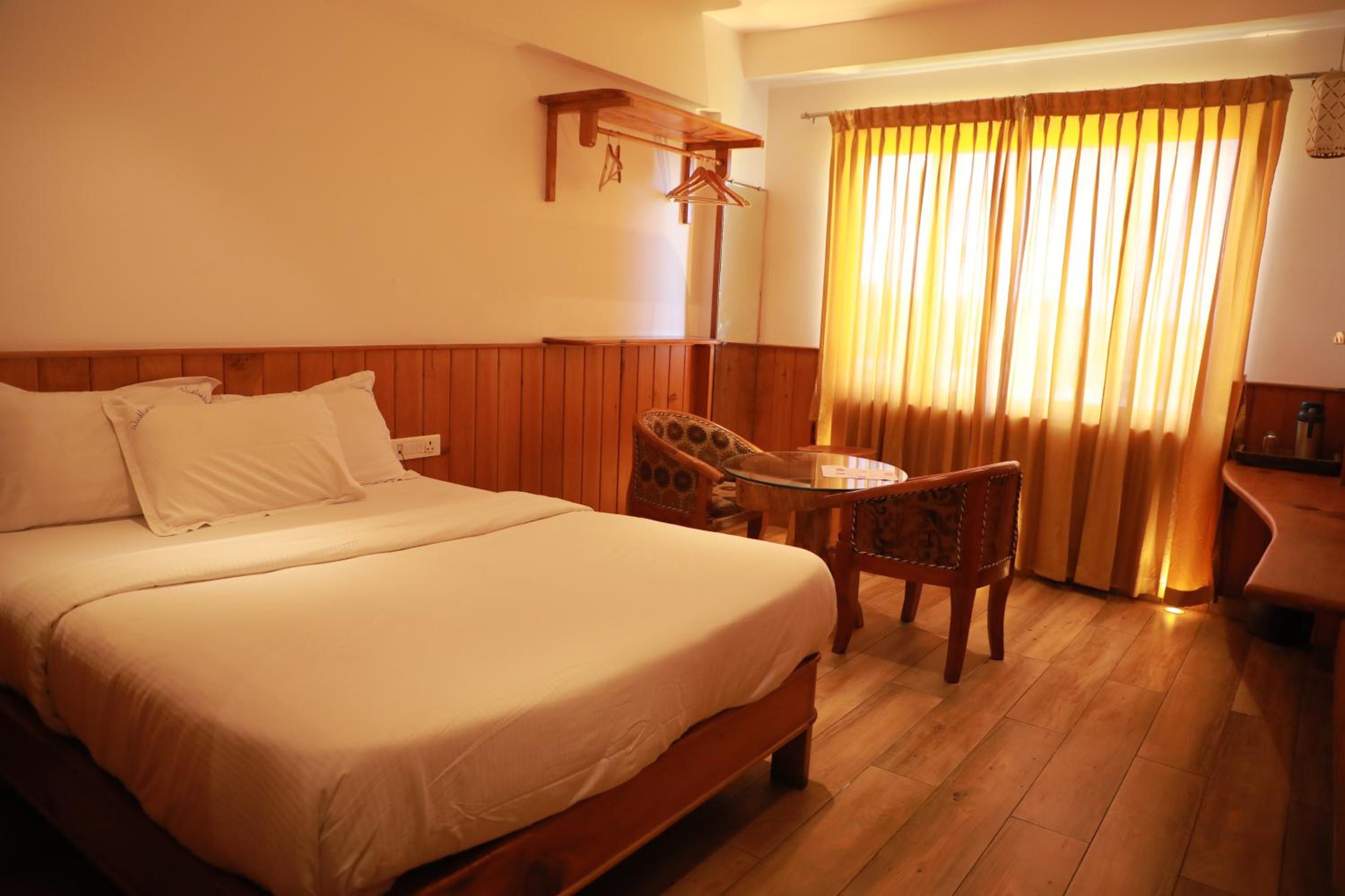 Queen Room photo 1