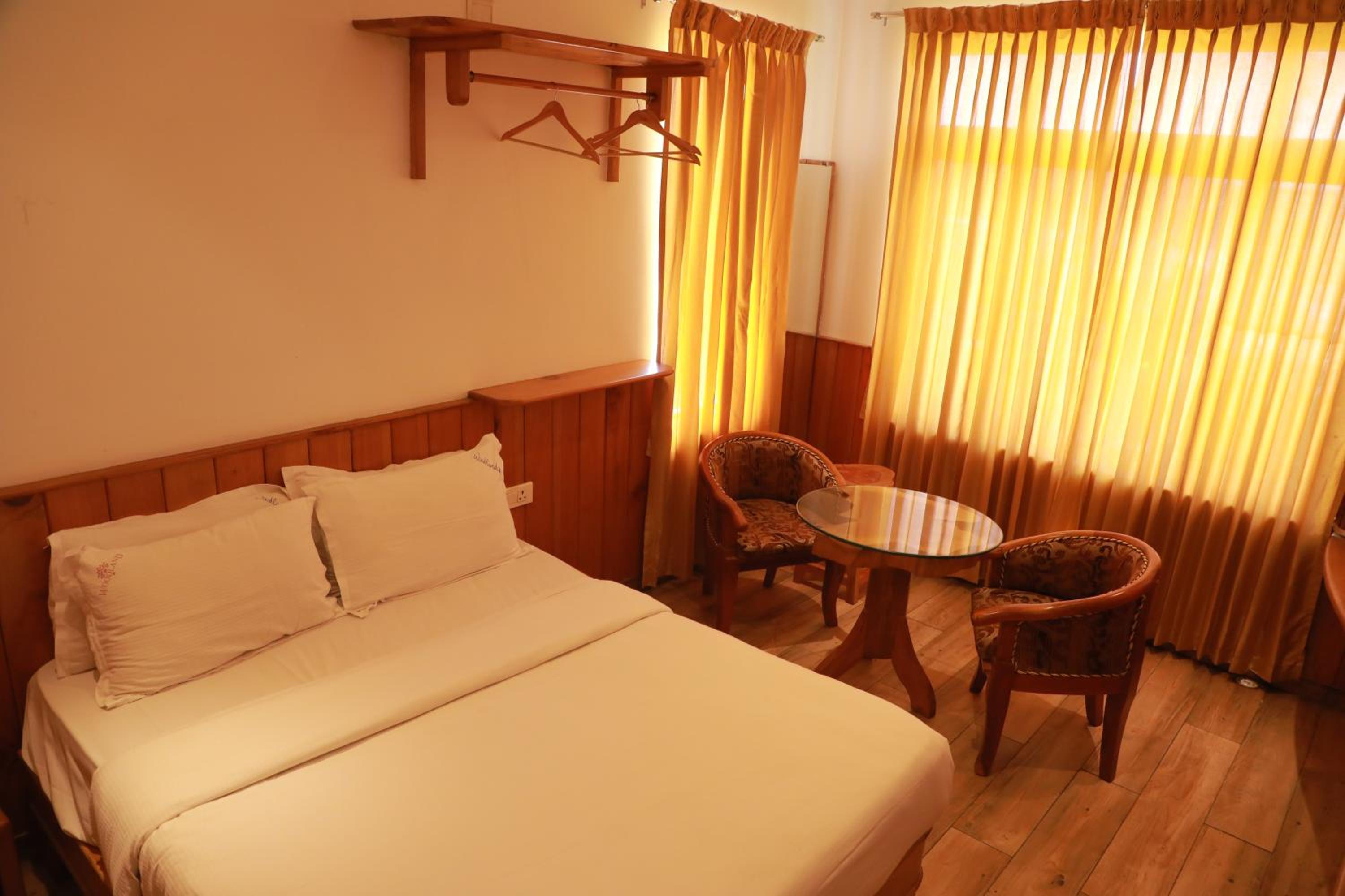 Queen Room photo 3