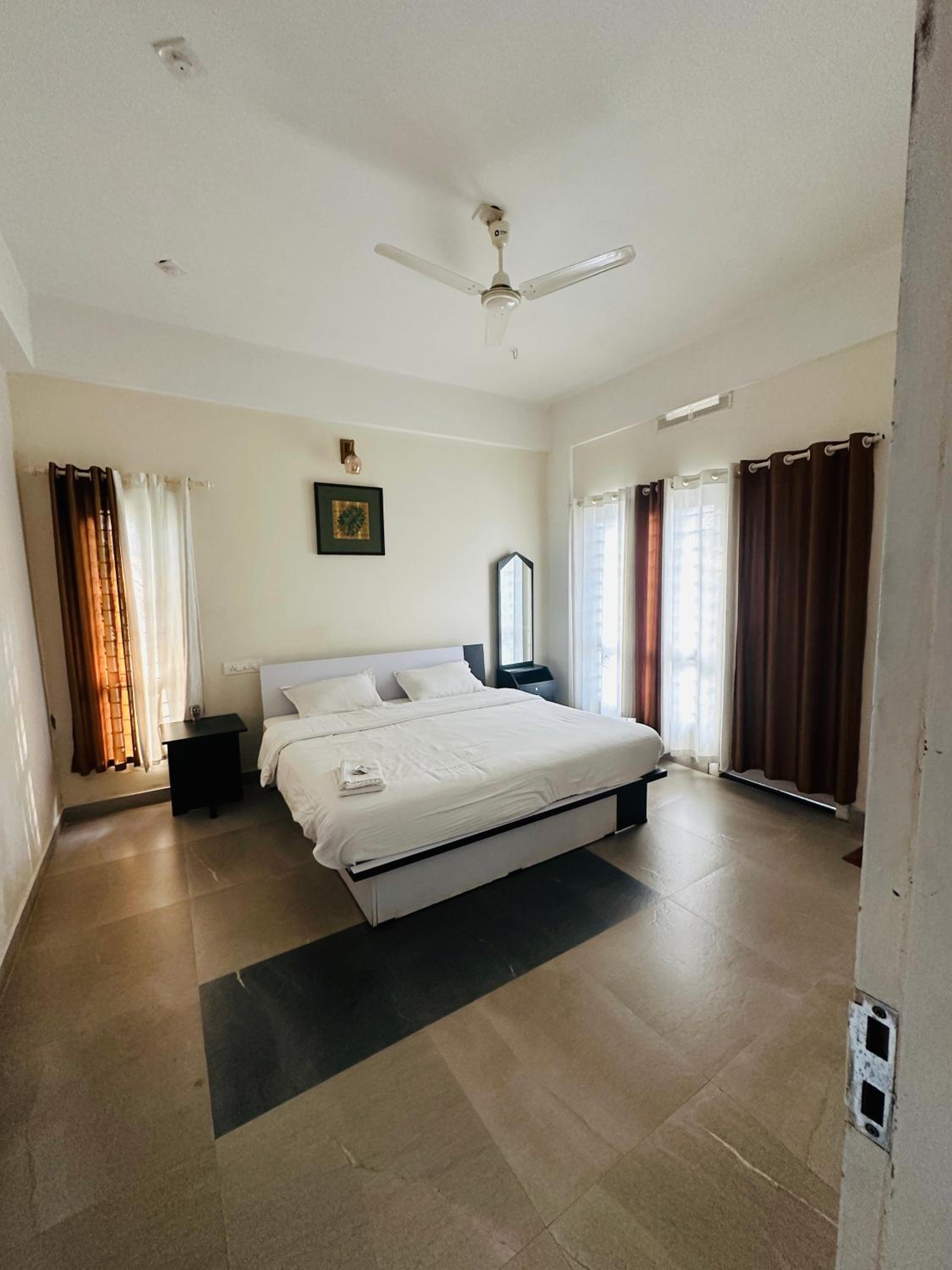 Two-Bedroom Apartment with Mountain View - Photo 25