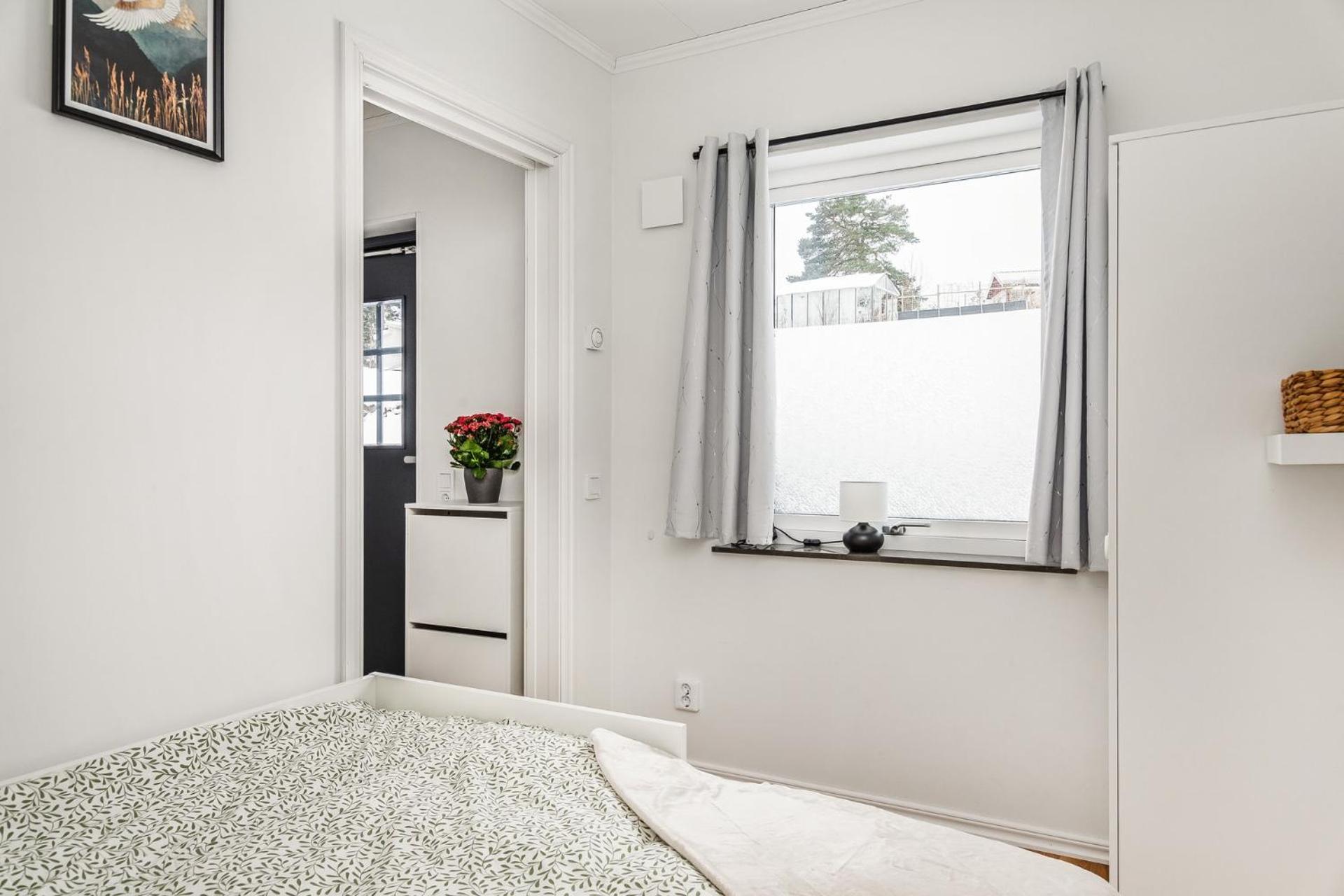 One-Bedroom Apartment photo 3