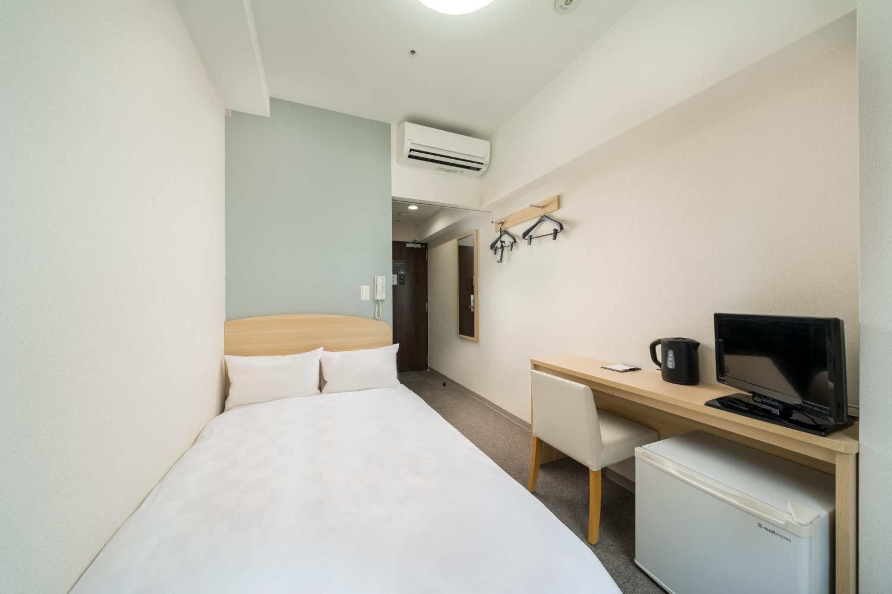 Adjoining Double Room with Small Double Bed (Non-Connecting Rooms) - Non-Smoking photo 1