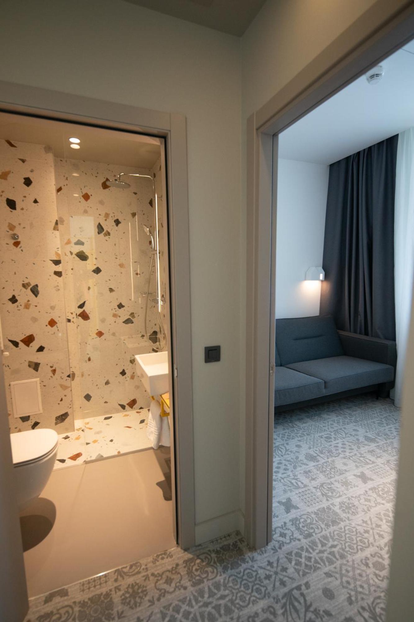 Family Suite with One Double Bed and Sofa Bed - Photo 6