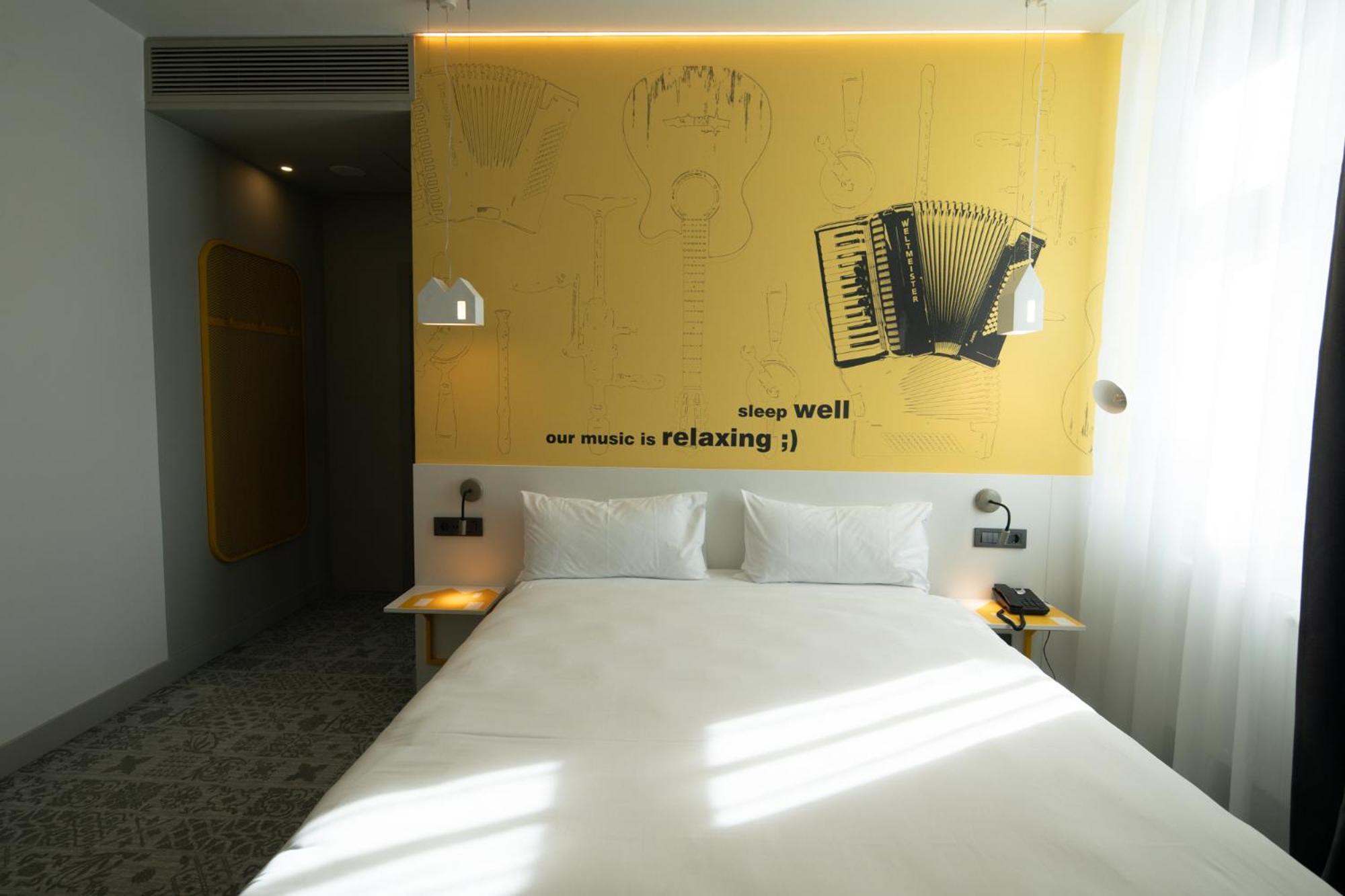 Family Suite with One Double Bed and Sofa Bed - Photo 9