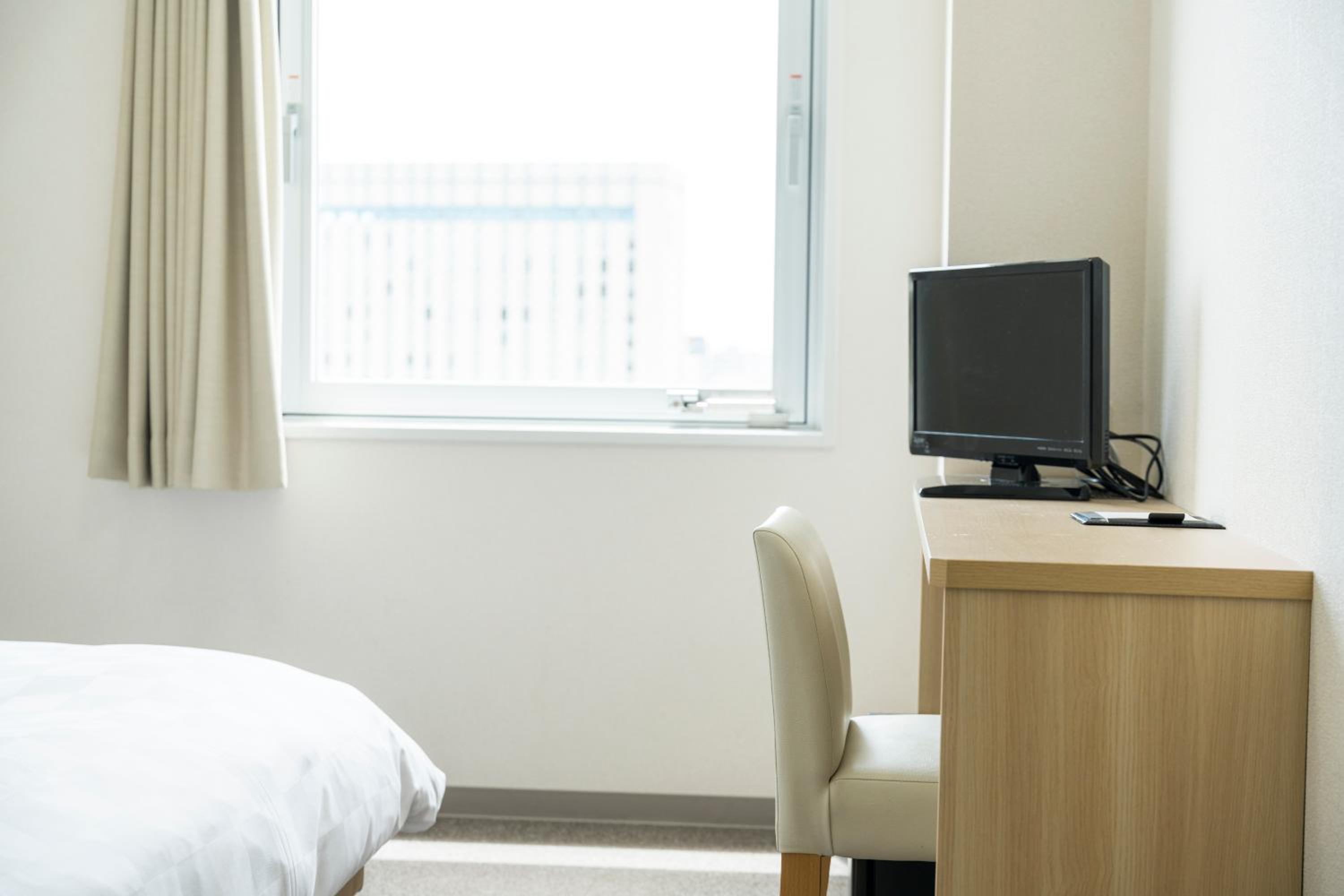 Adjoining Single Room (Non-Connecting Rooms) - Non-Smoking photo 2