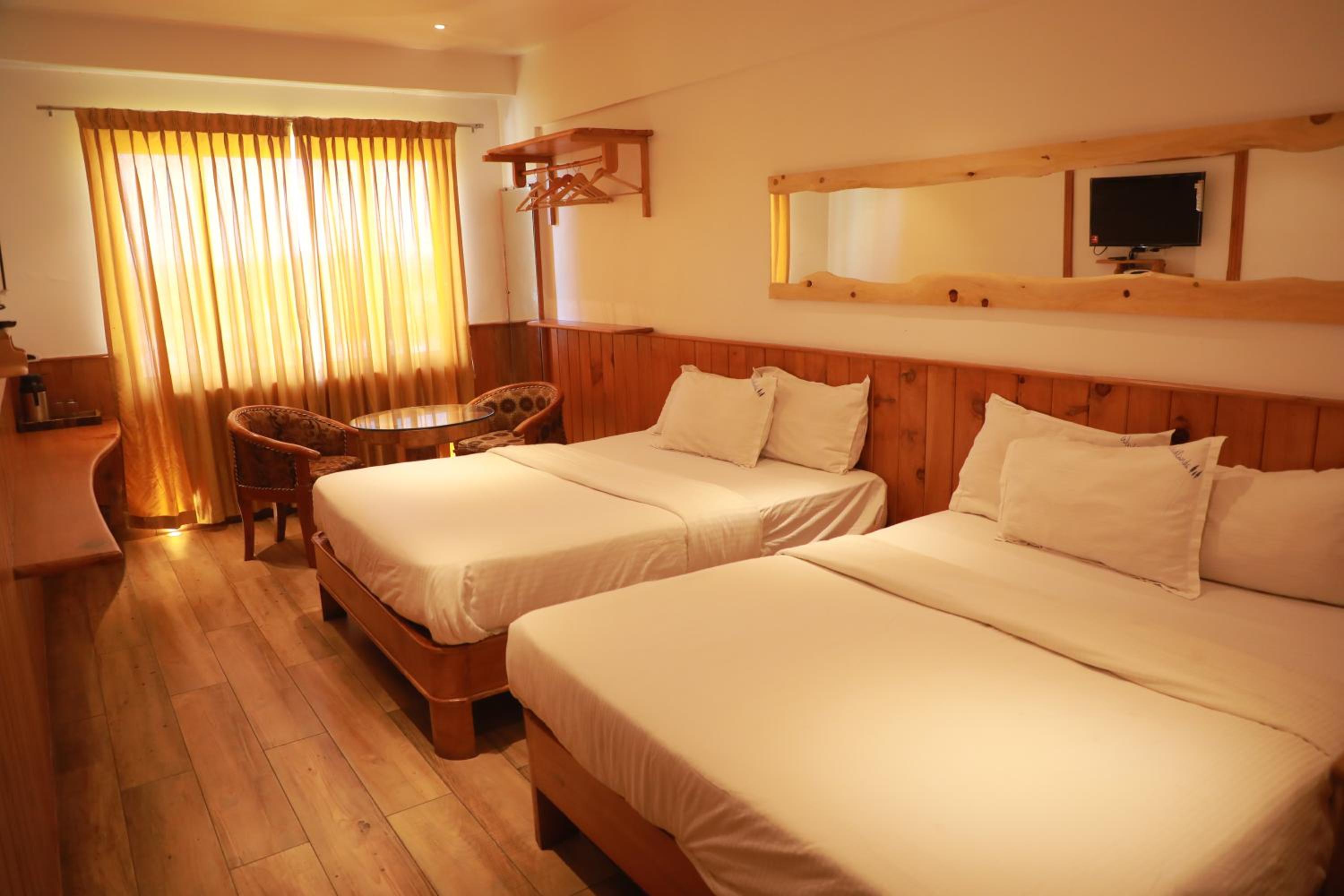 King Room with Two King Beds photo 1