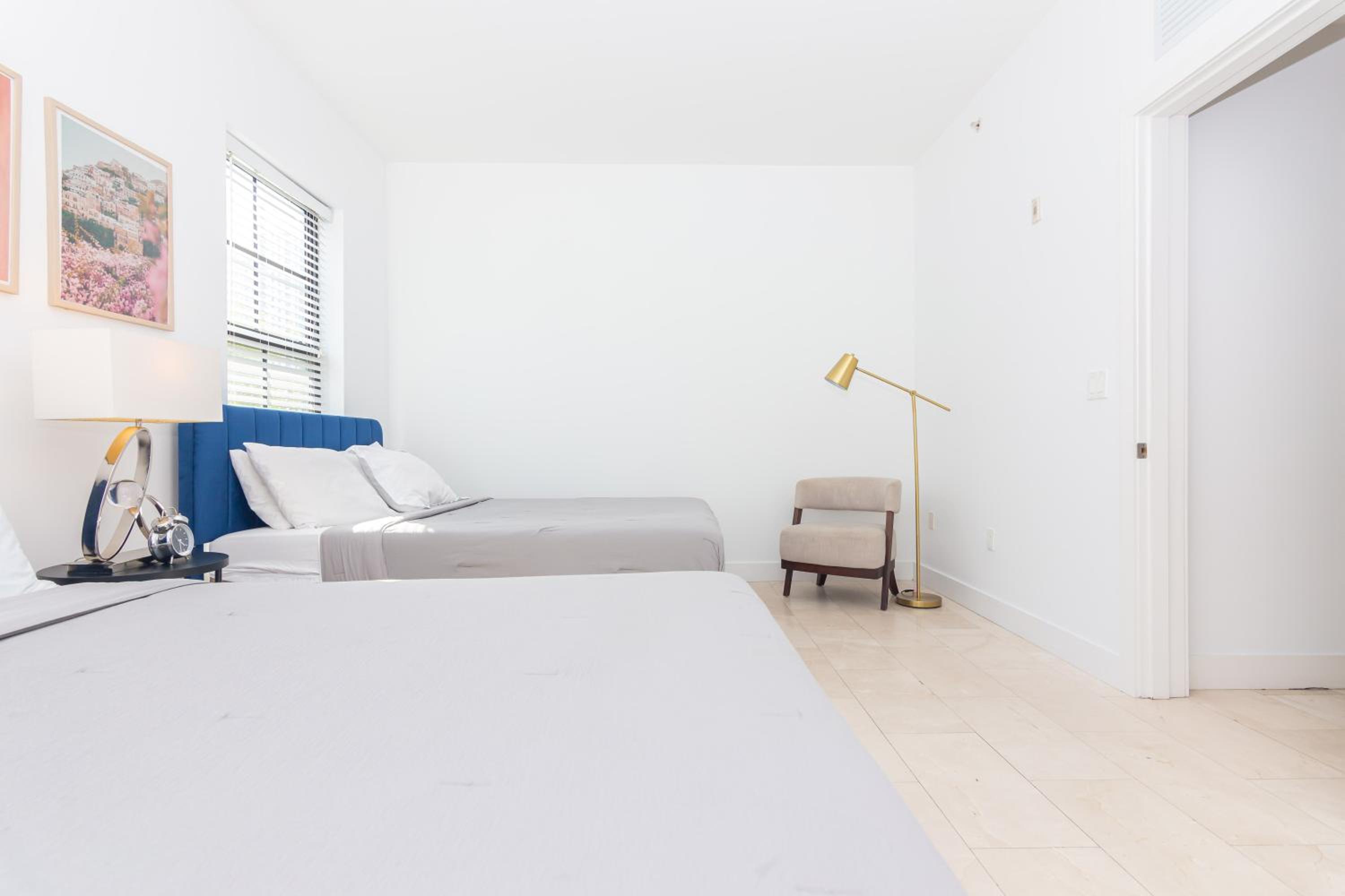One-Bedroom Apartment photo 2