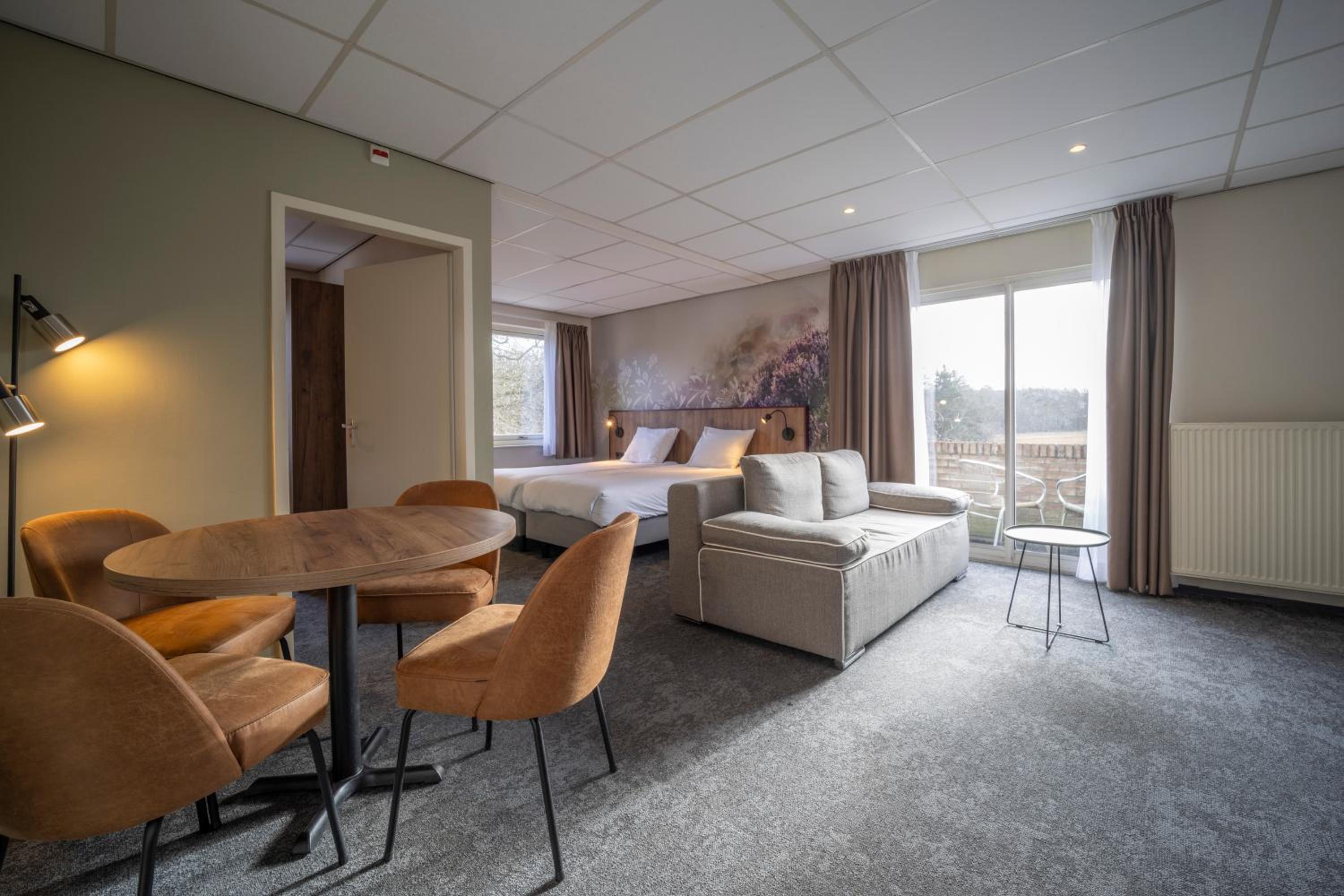 Family Room - Photo 8