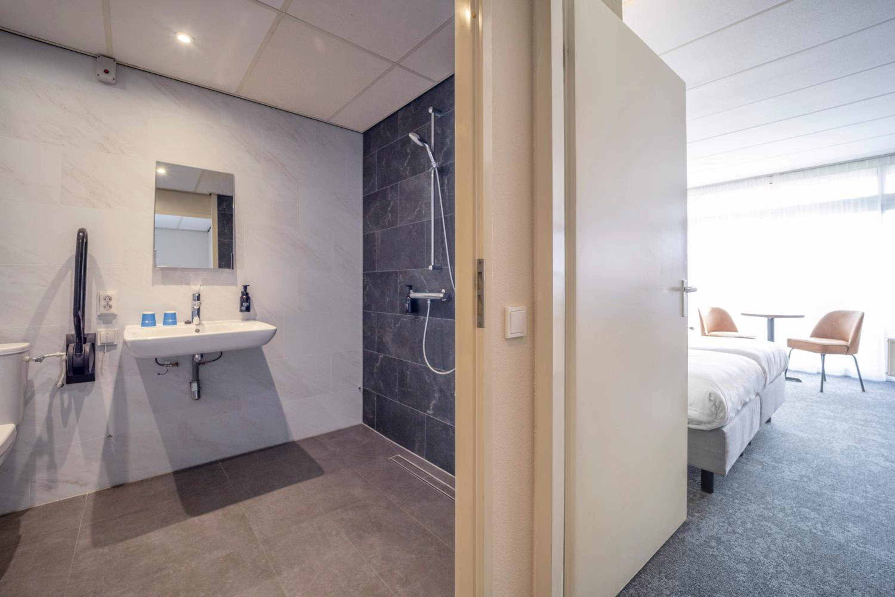 Double Room for Disabled Guests - Photo 3
