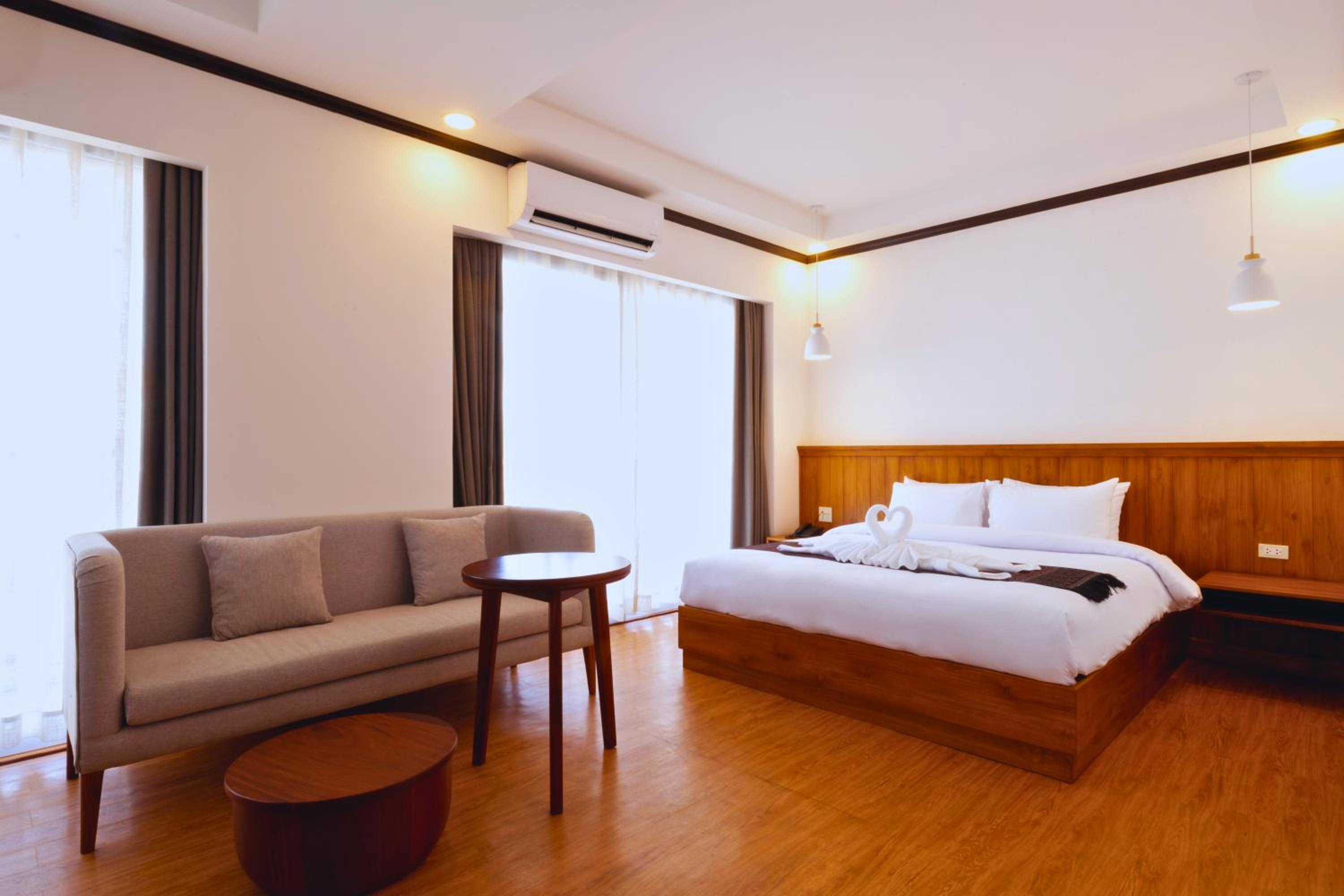 Executive Suite - Photo 1