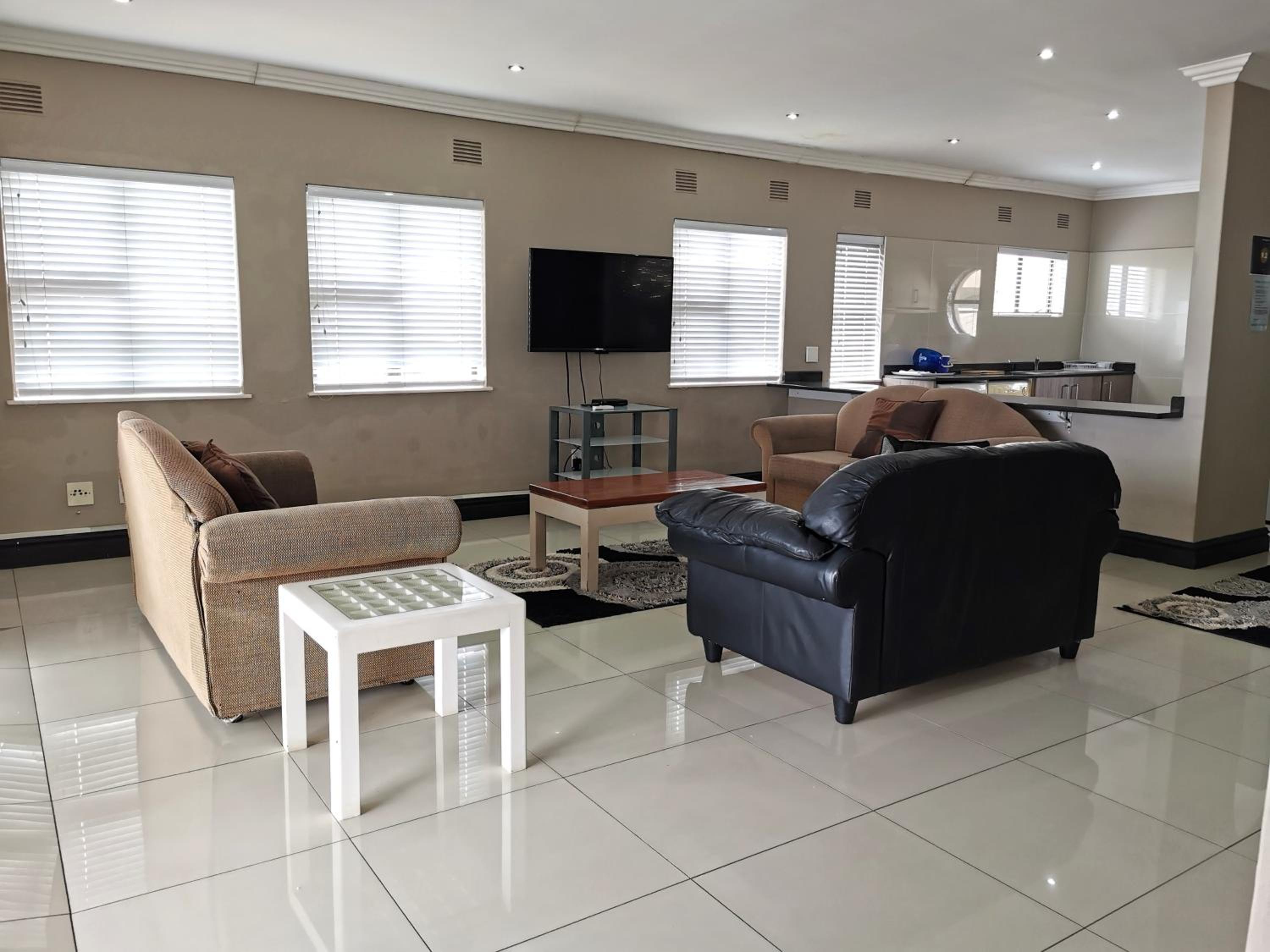 Apartment - Split Level - Photo 1