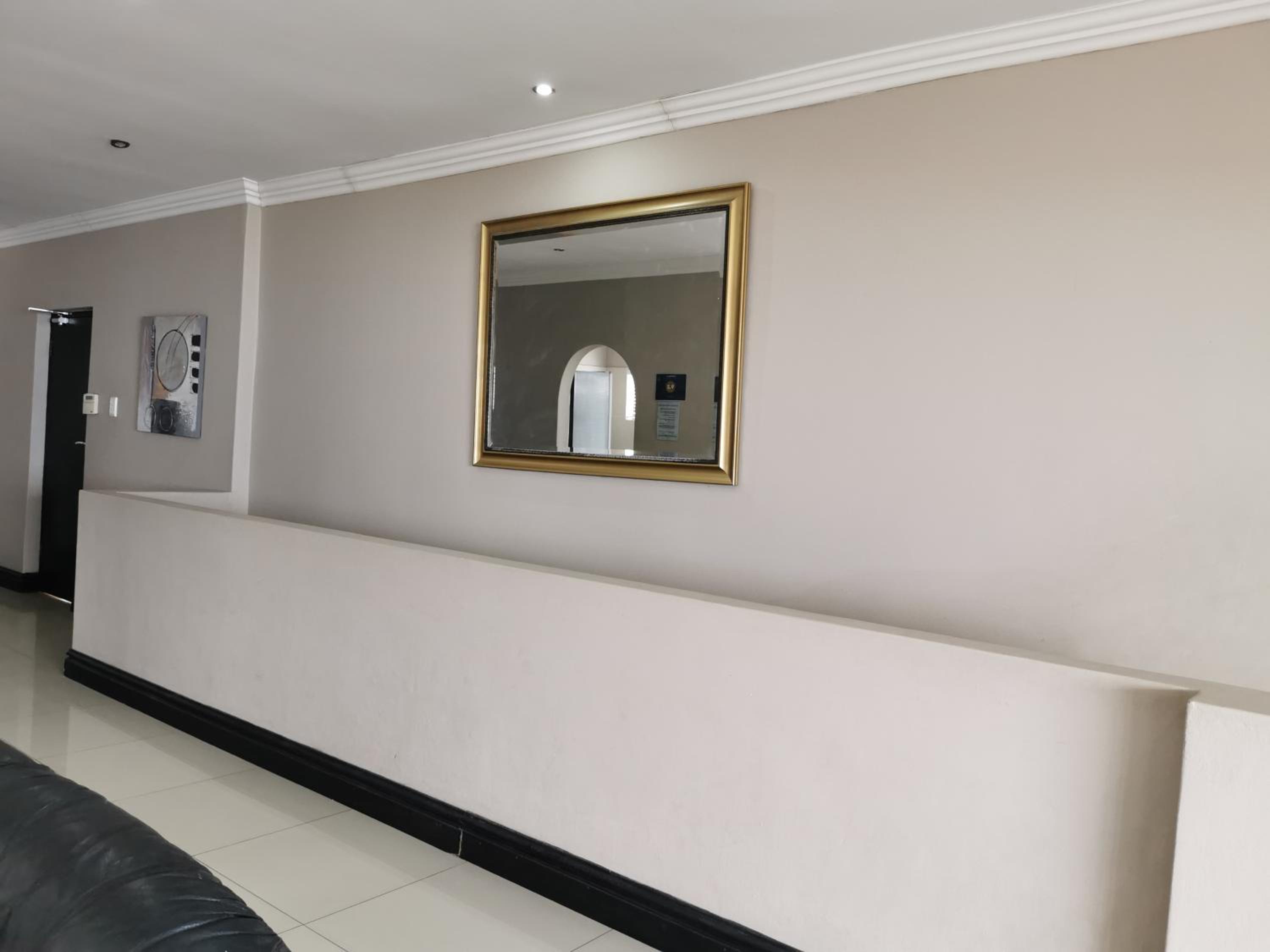 Apartment - Split Level - Photo 29