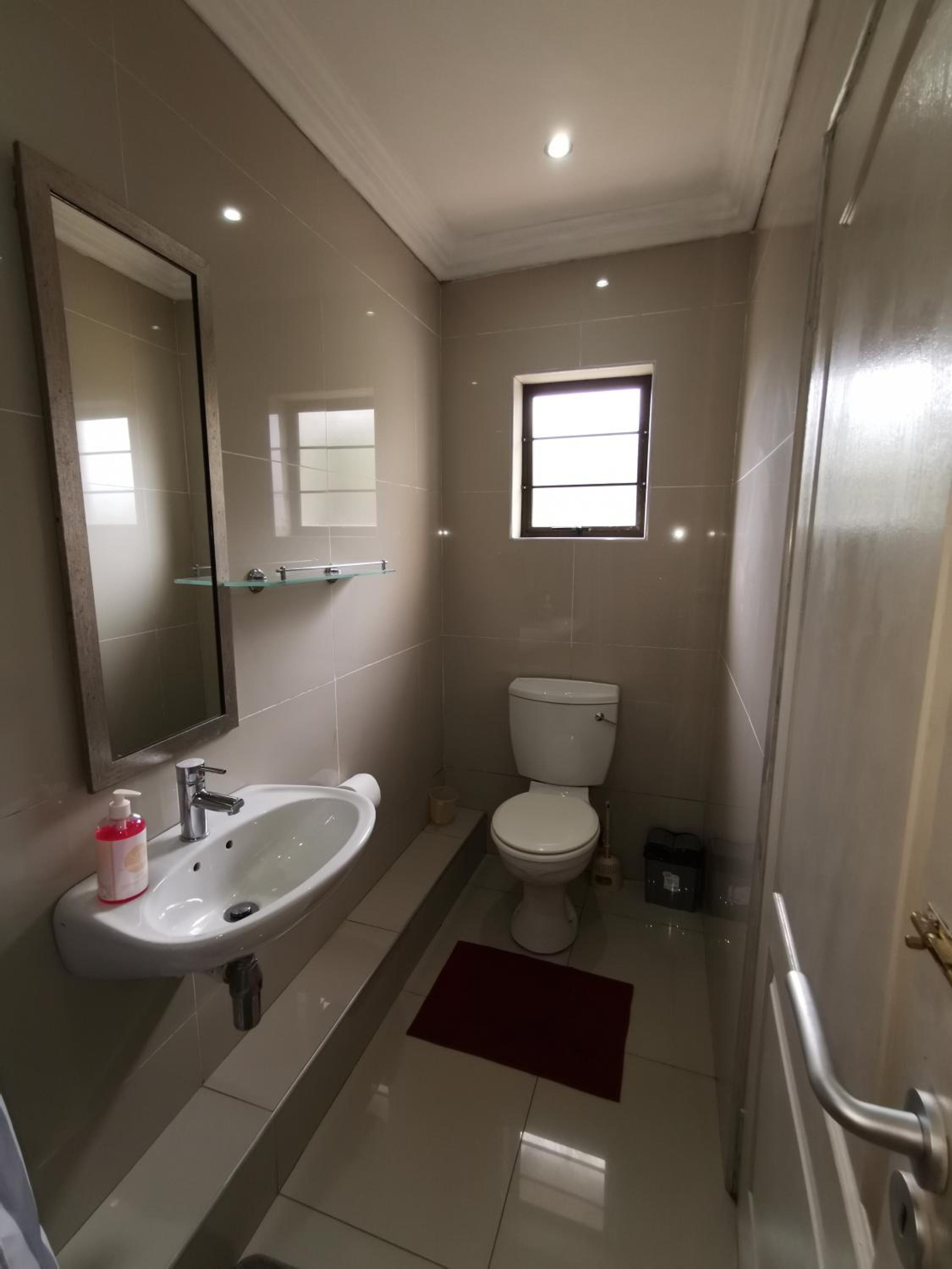 Apartment - Split Level - Photo 5
