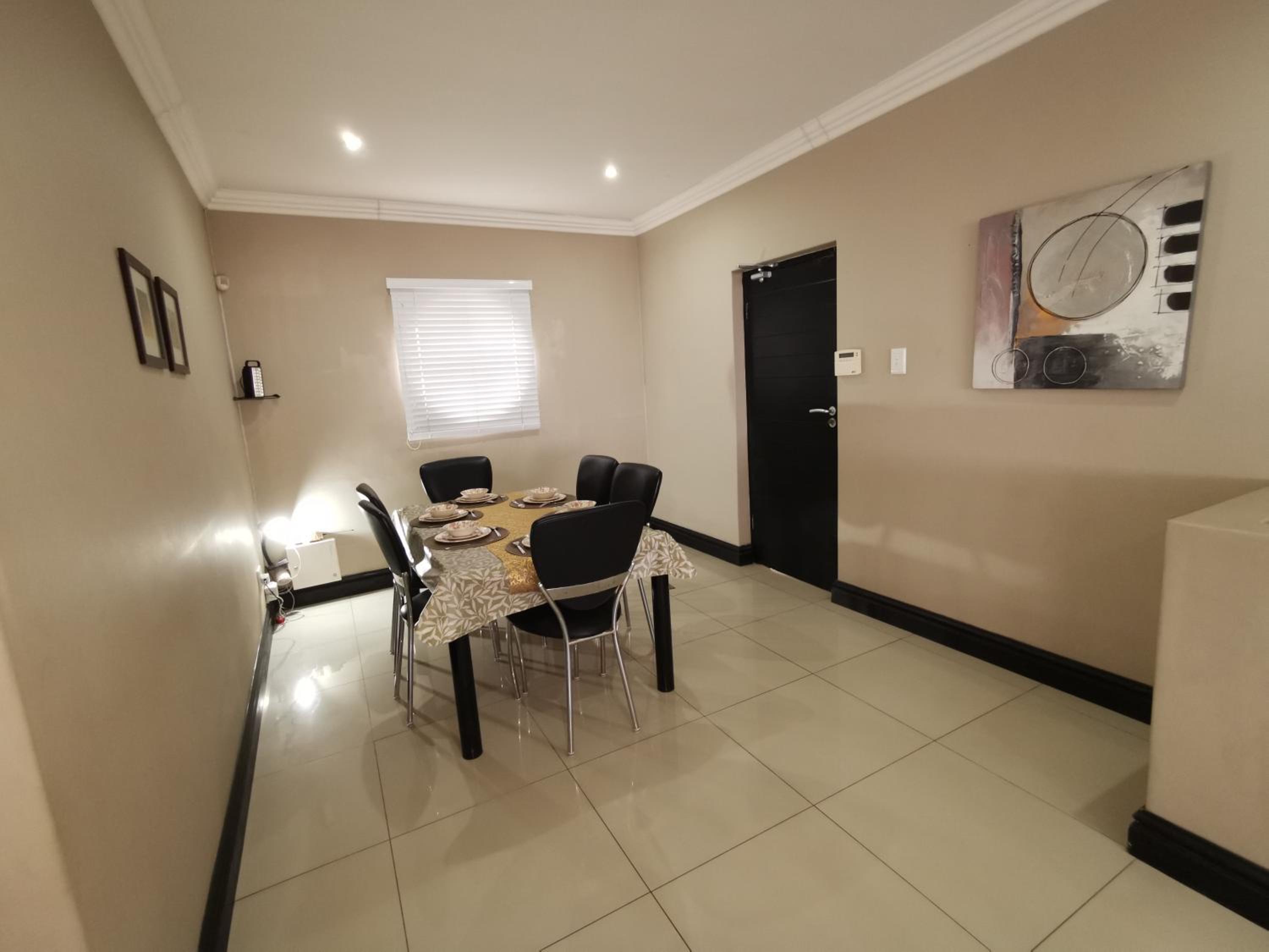 Apartment - Split Level - Photo 3