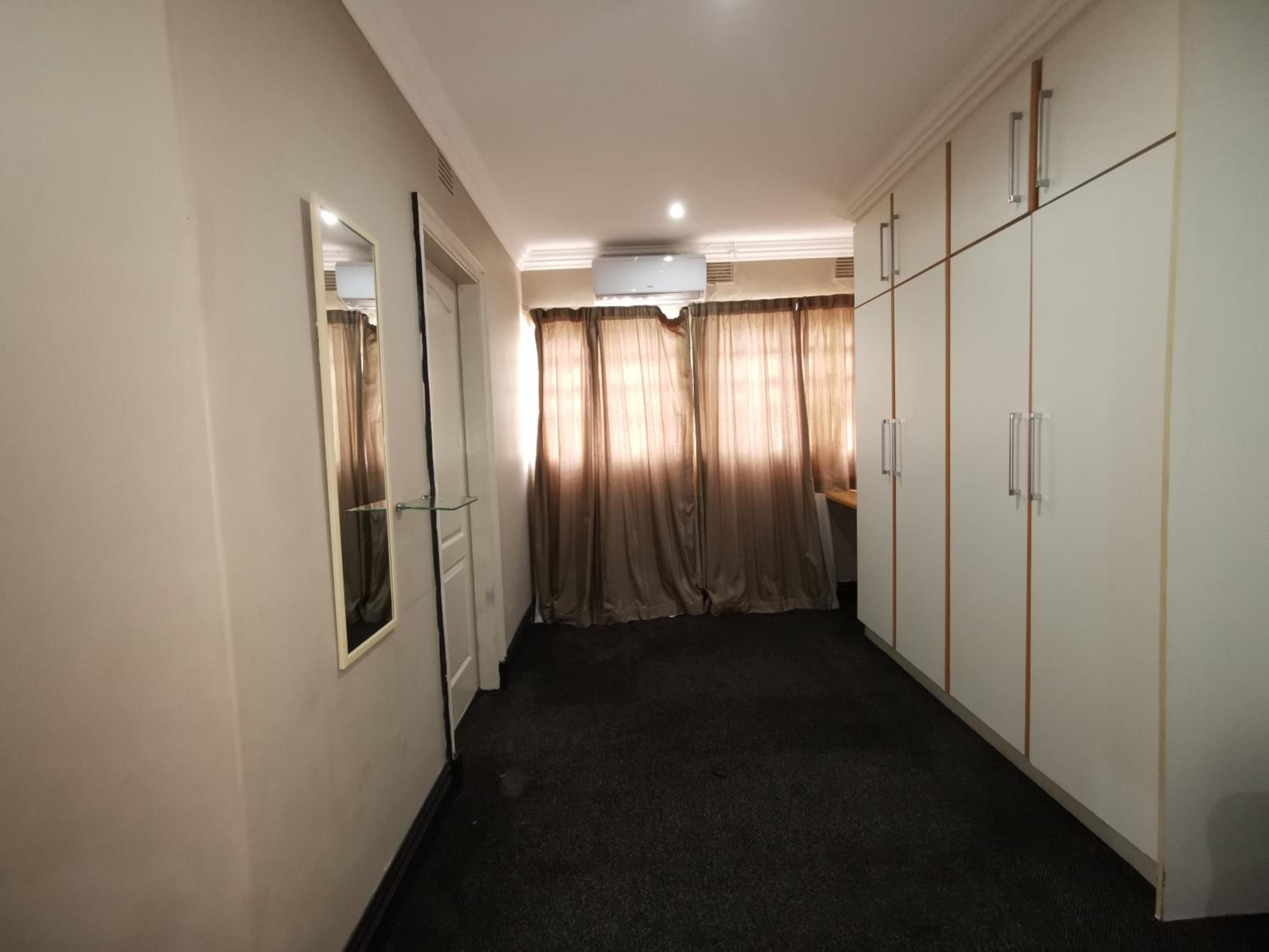Apartment - Split Level - Photo 6