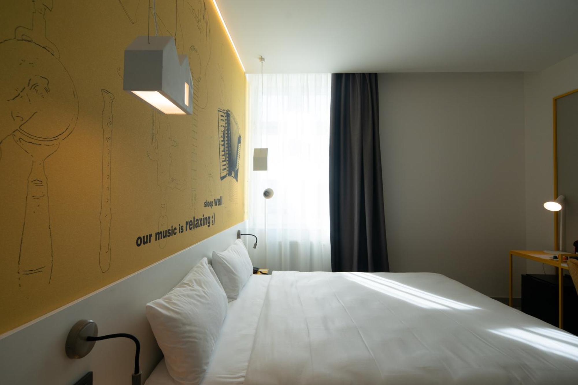 Standard Double Room - Photo 10