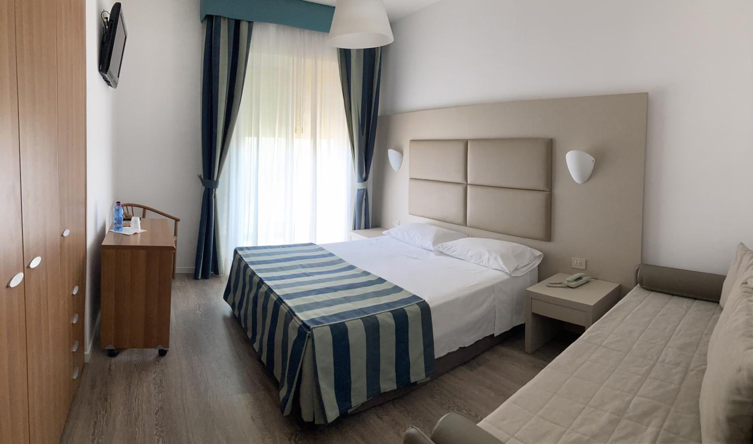 Deluxe Double Room with Frontal Sea View photo 1