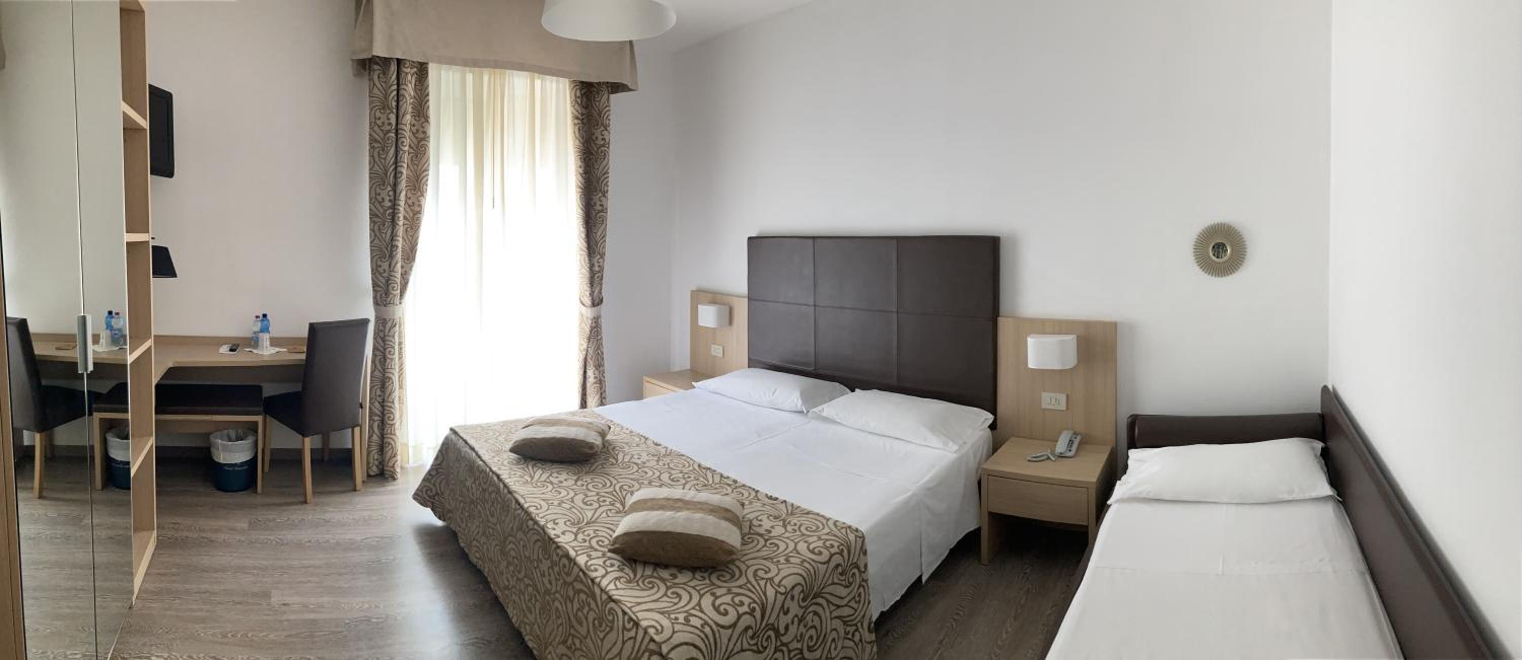 Deluxe Double Room with Frontal Sea View photo 3