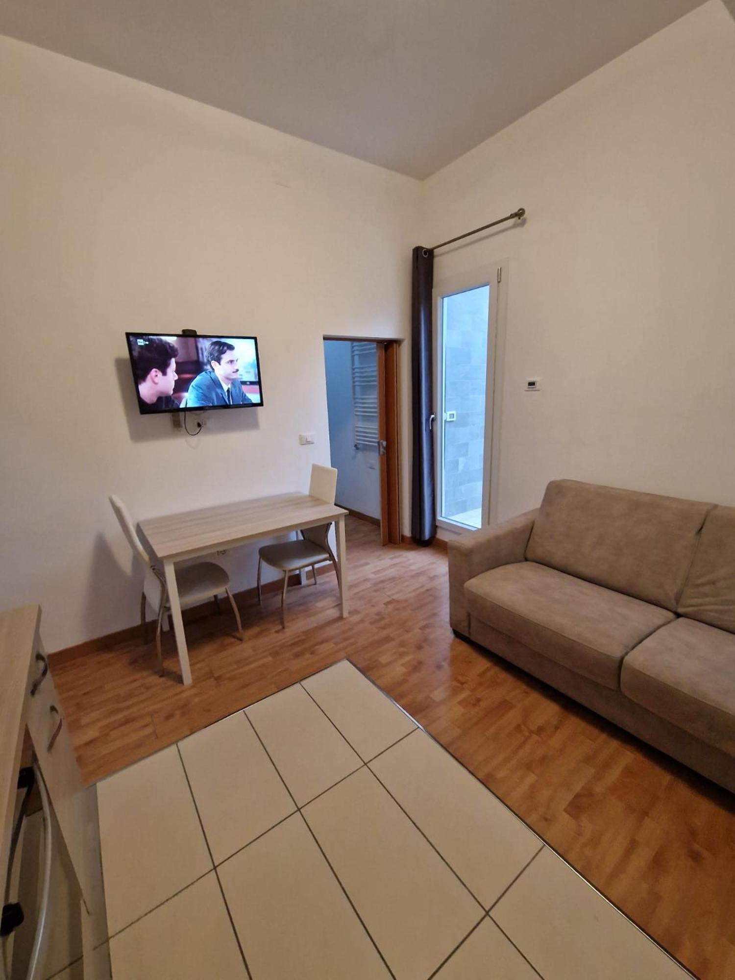 One-Bedroom Apartment with Terrace photo 1