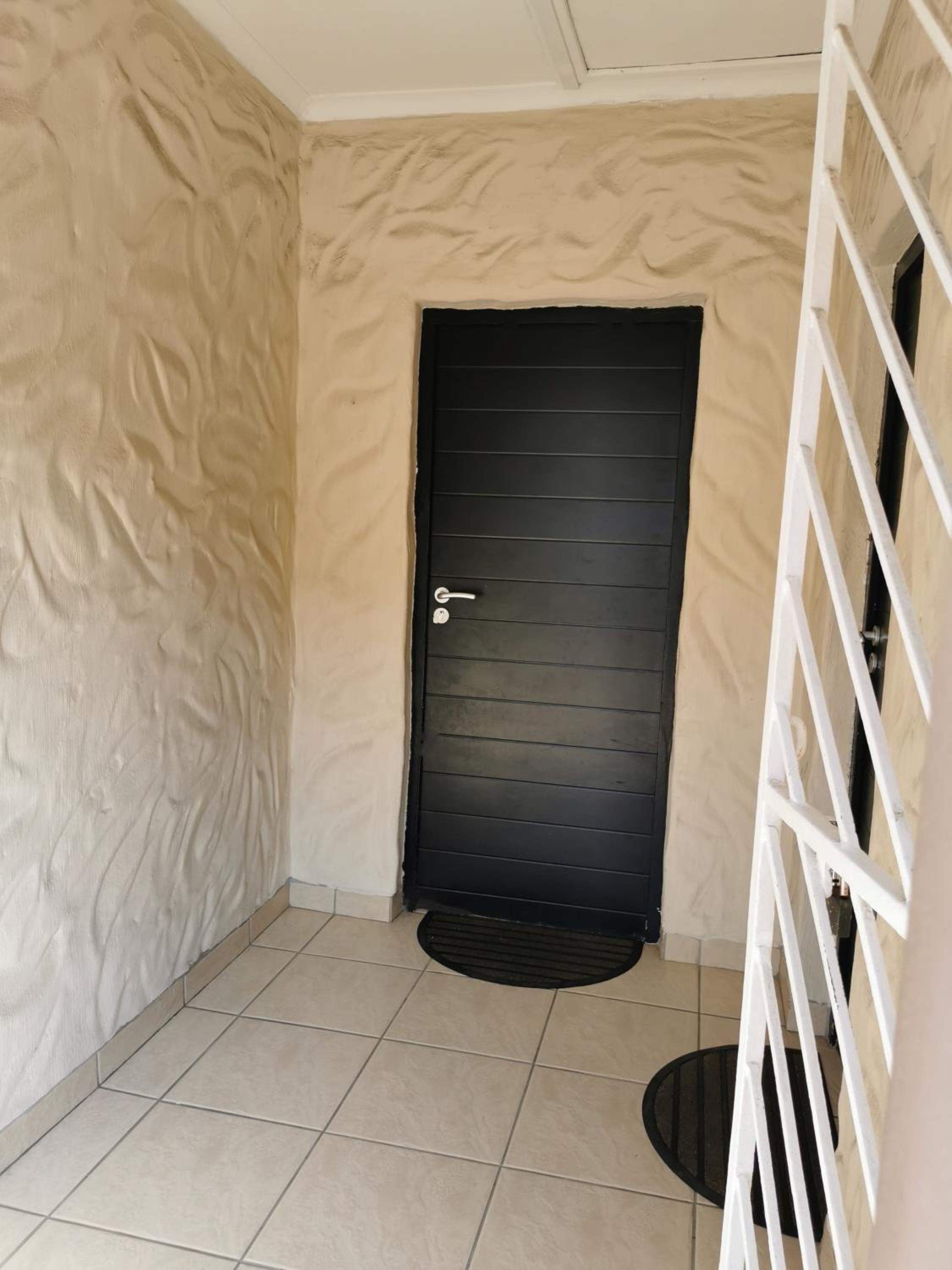 Apartment - Split Level - Photo 24