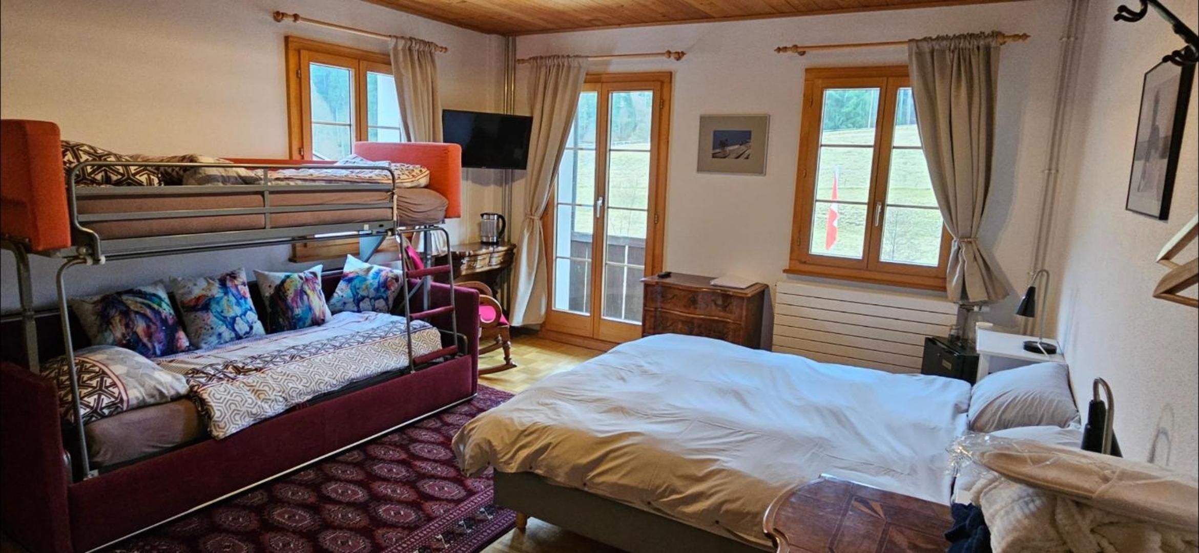 Family Room with Private Bathroom - Photo 4