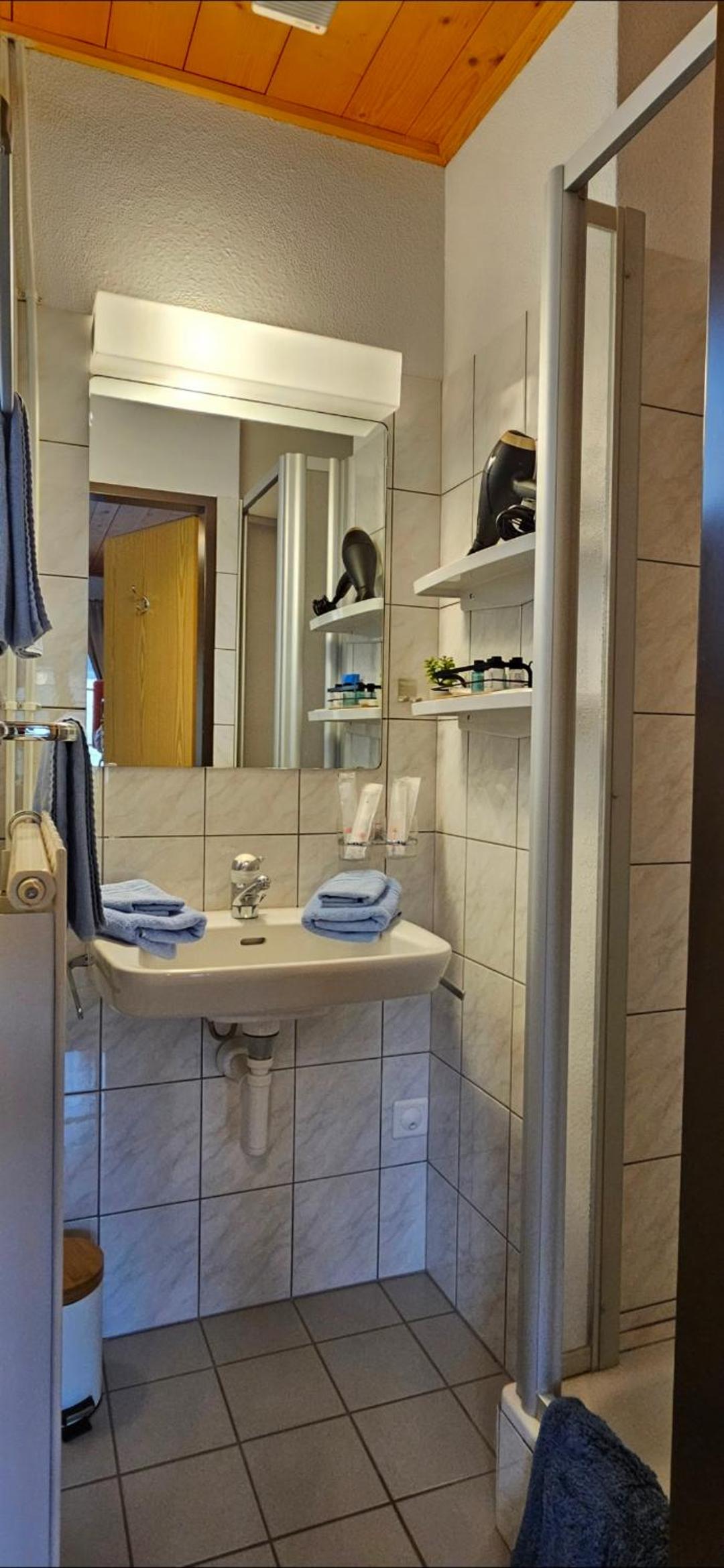 Family Room with Private Bathroom - Photo 10