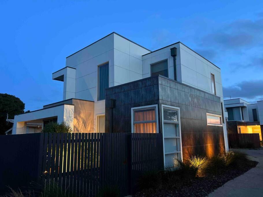 Four-Bedroom House photo 2
