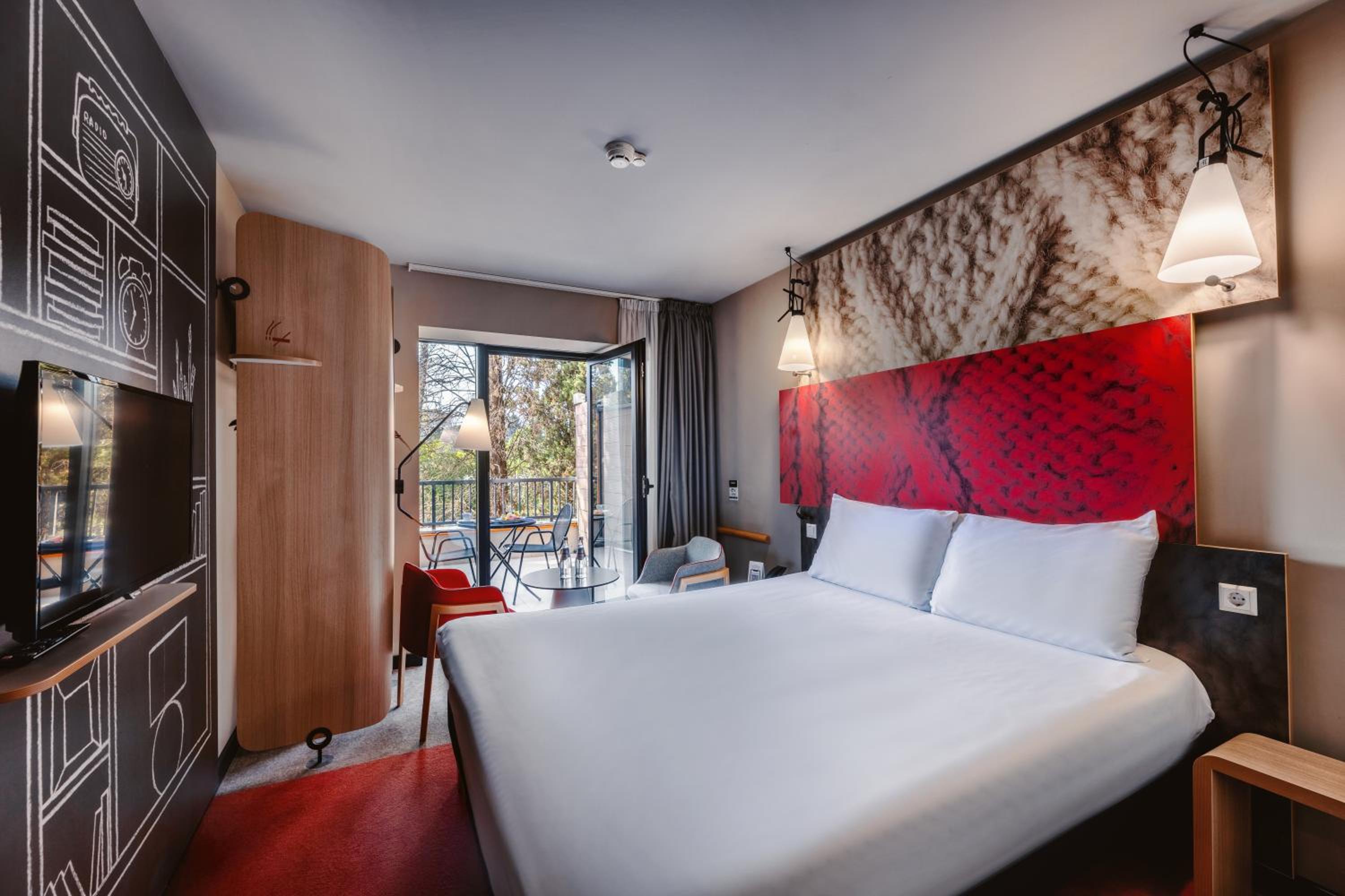 Superior Double Room with Balcony - Photo 1