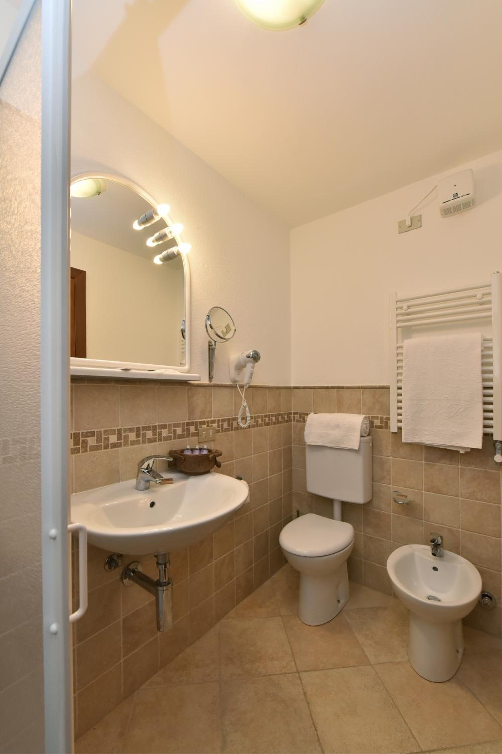 Single Room photo 2