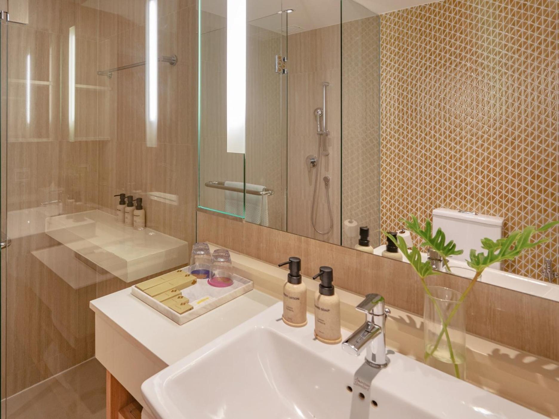 Deluxe King Room photo 2
