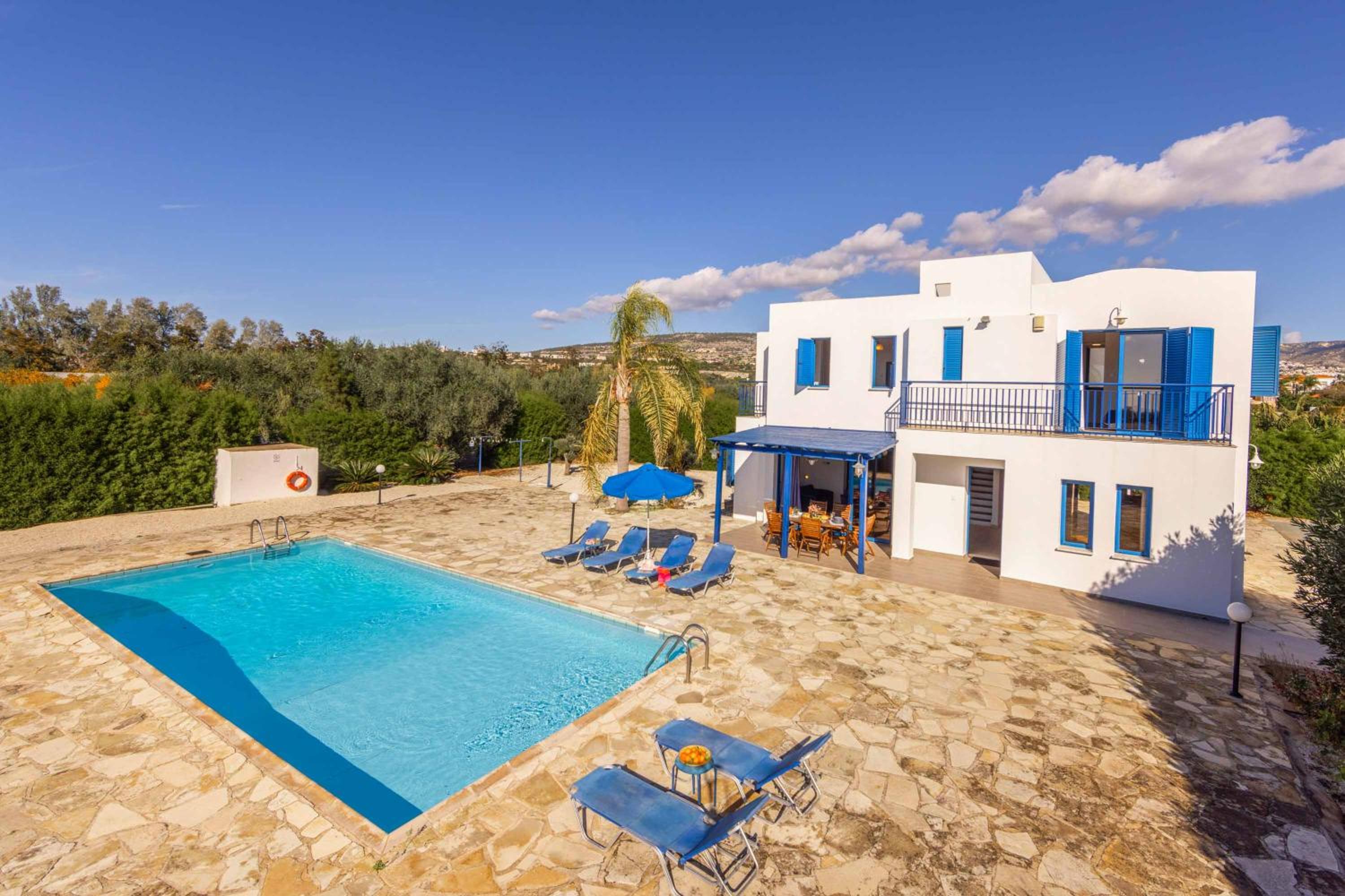 Villa photo 2